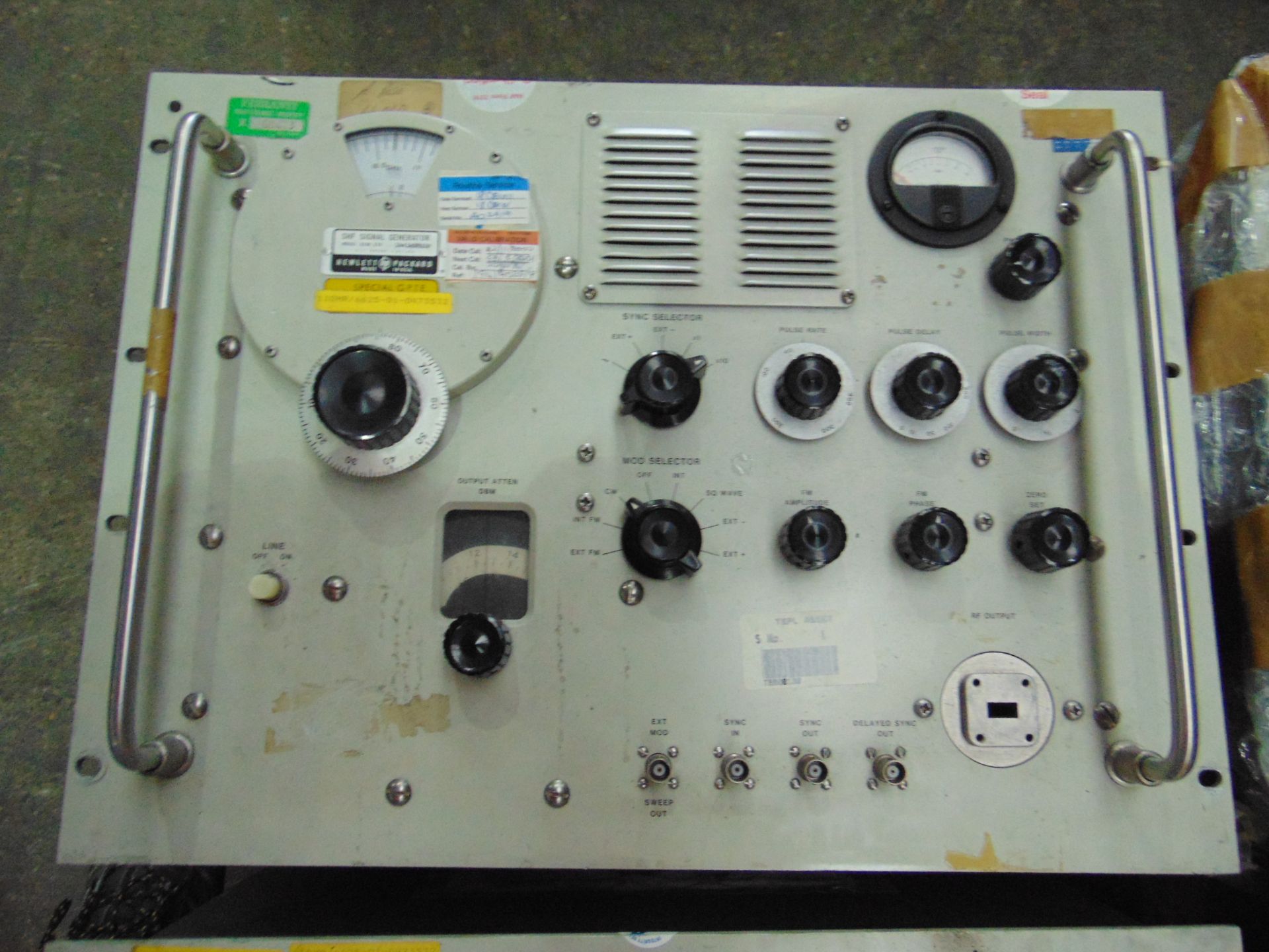 4 x Hewlett Packard S.H.F. Signal Generators with Serviceable labels - Image 2 of 5