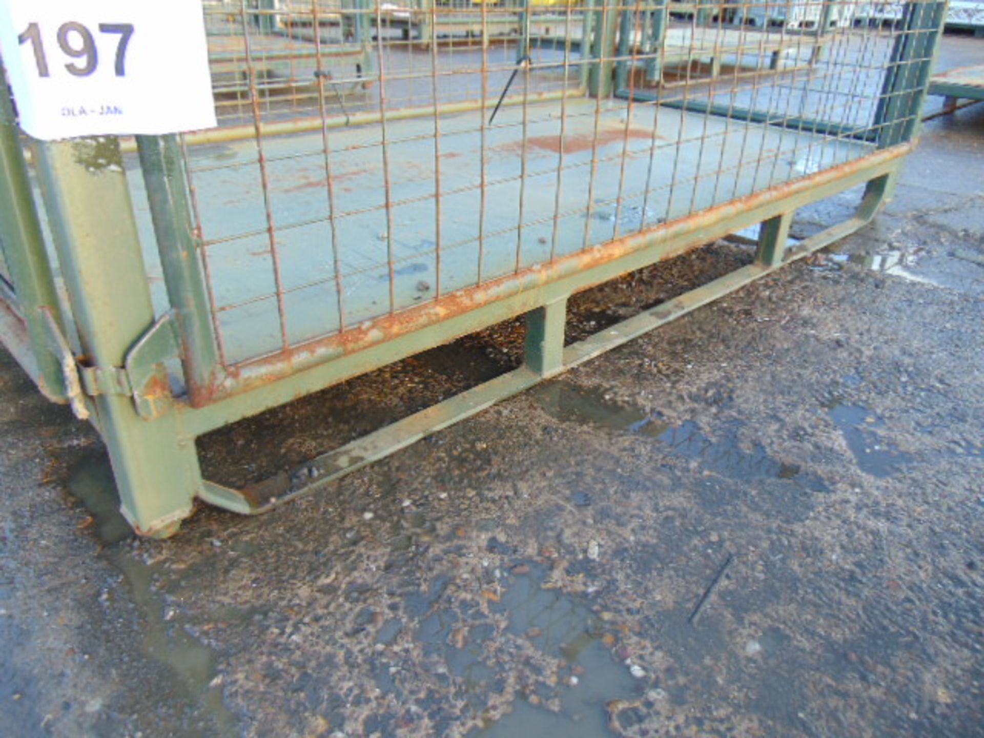 Heavy Duty Metal Stackable Stillage / Post Pallet - Image 3 of 3