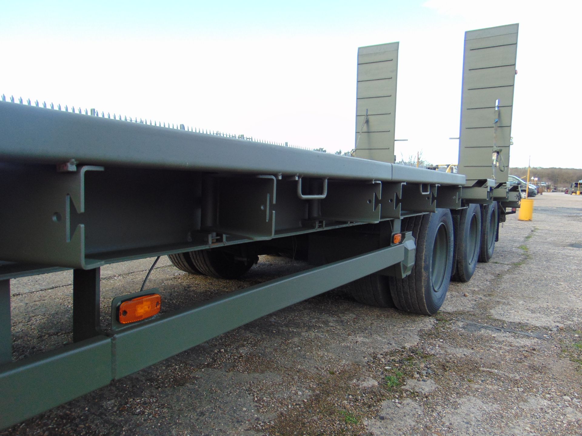 EX RESERVE Broshuis E-2130 Tri Axle Stepframe 59 Ton Trailer - Image 22 of 47