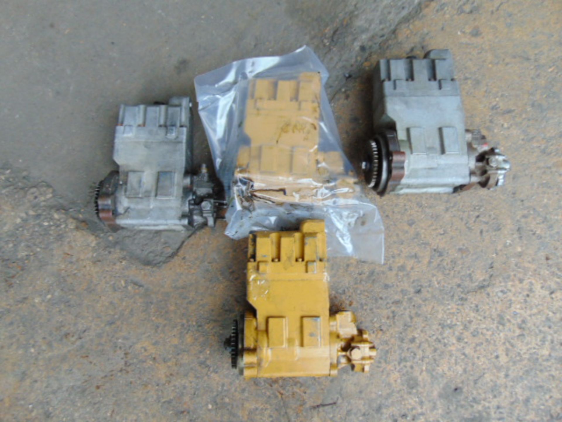 4 x CAT Hydraulic Rotary Pumps