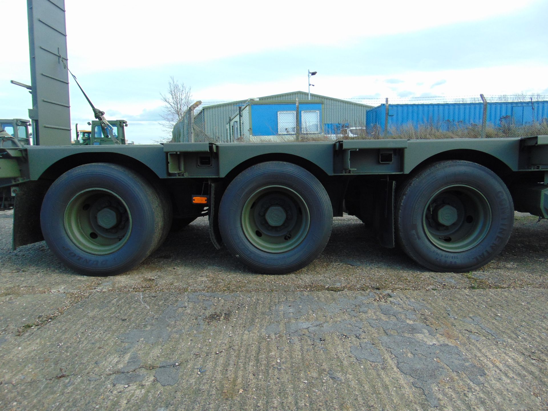 EX RESERVE Broshuis E-2130 Tri Axle Stepframe 59 Ton Trailer - Image 36 of 47