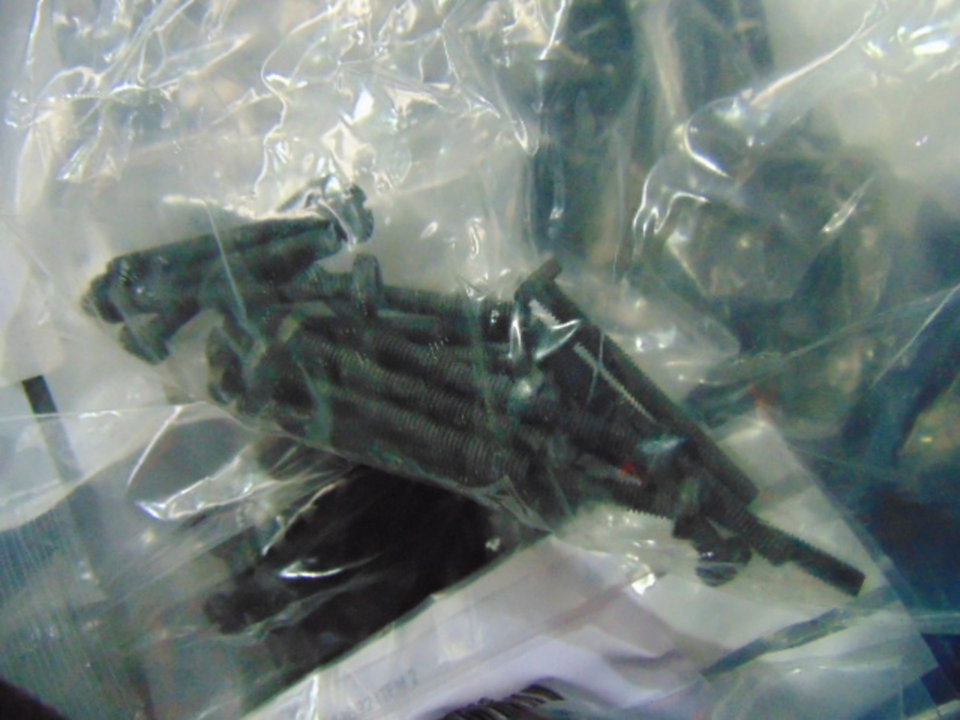 3000 x Unissued M4x40mm Stainless Steel Phillips Pan Head Blackened Machine Screws - Image 2 of 3