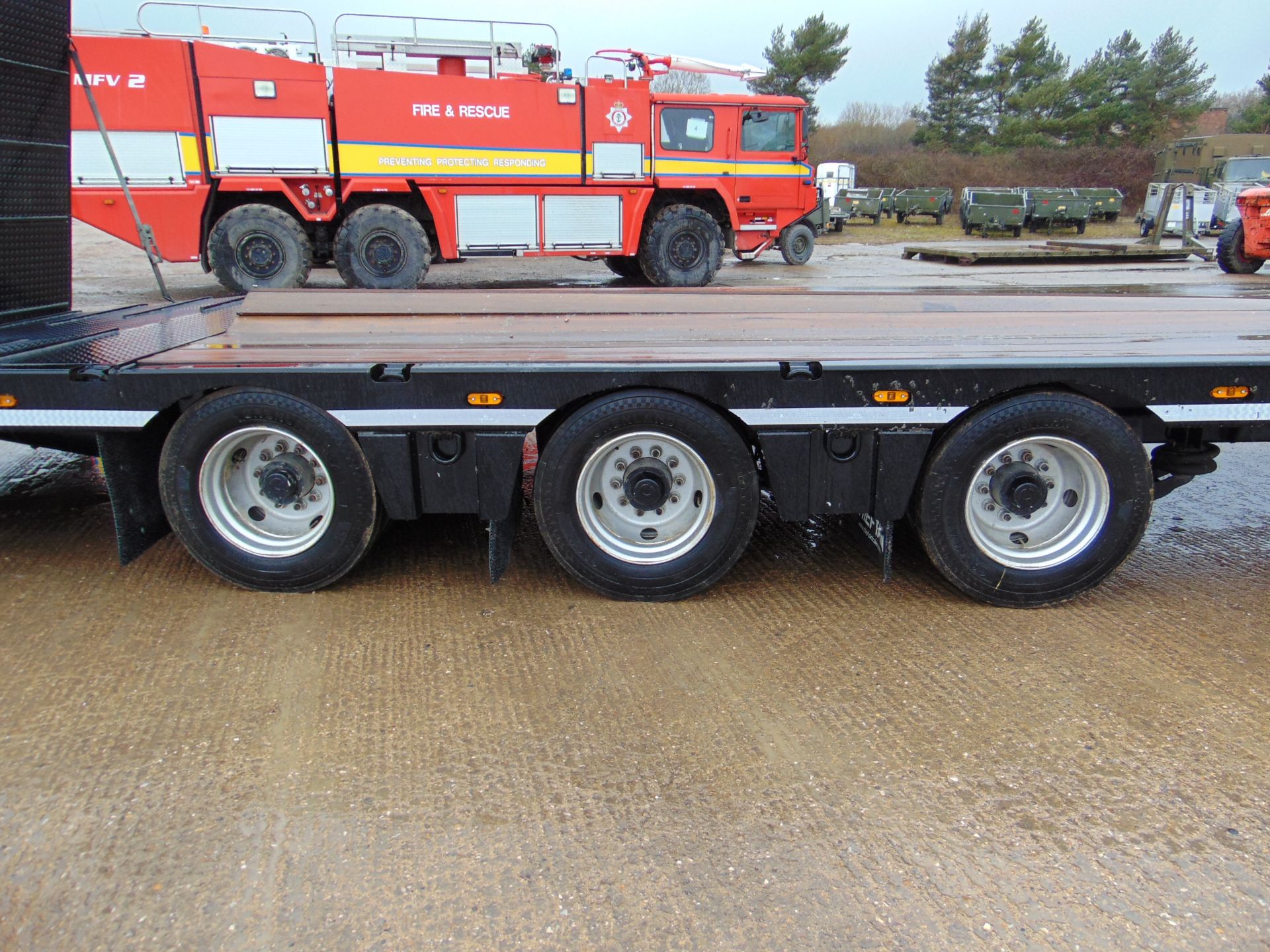 Unused 2018 Chieftain 3 Axle Draw Bar Low Loader Trailer c/w Hydraulic Ramps - Image 9 of 21