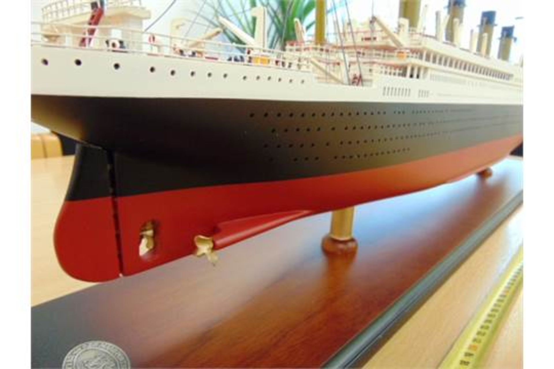 RMS TITANIC HIGHLY DETAILED WOOD SCALE MODEL - Image 8 of 11