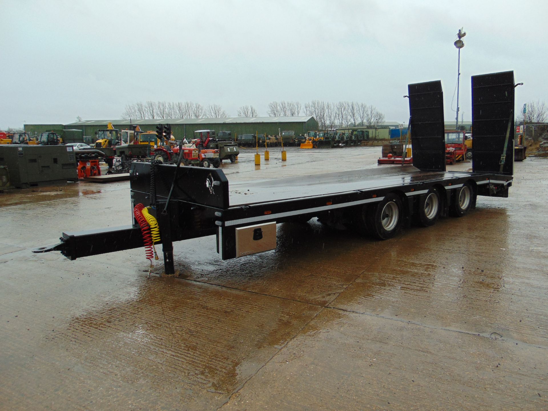 Unused 2018 Chieftain 3 Axle Draw Bar Low Loader Trailer c/w Hydraulic Ramps - Image 3 of 21