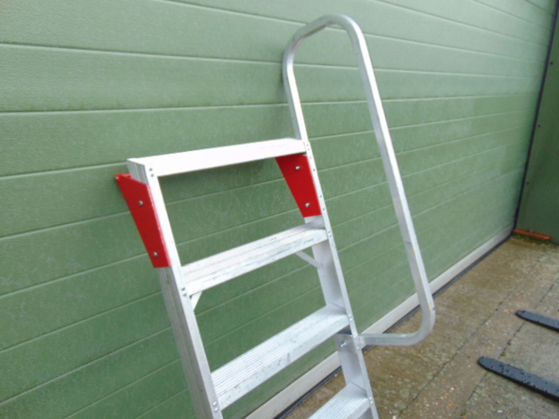 Vehicle Access Ladders - Image 3 of 4