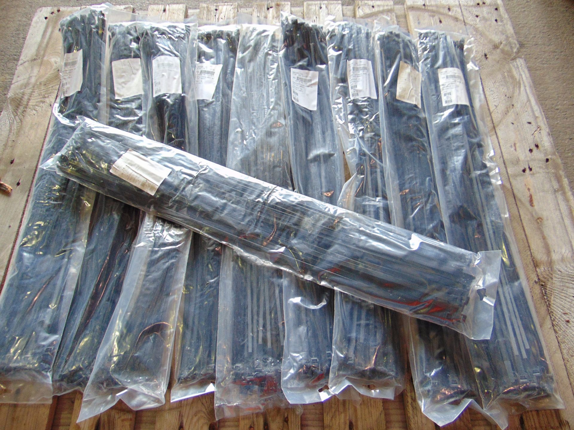 500 x UNISSUED Extra Long 75cm Cable Ties / Zip Wraps