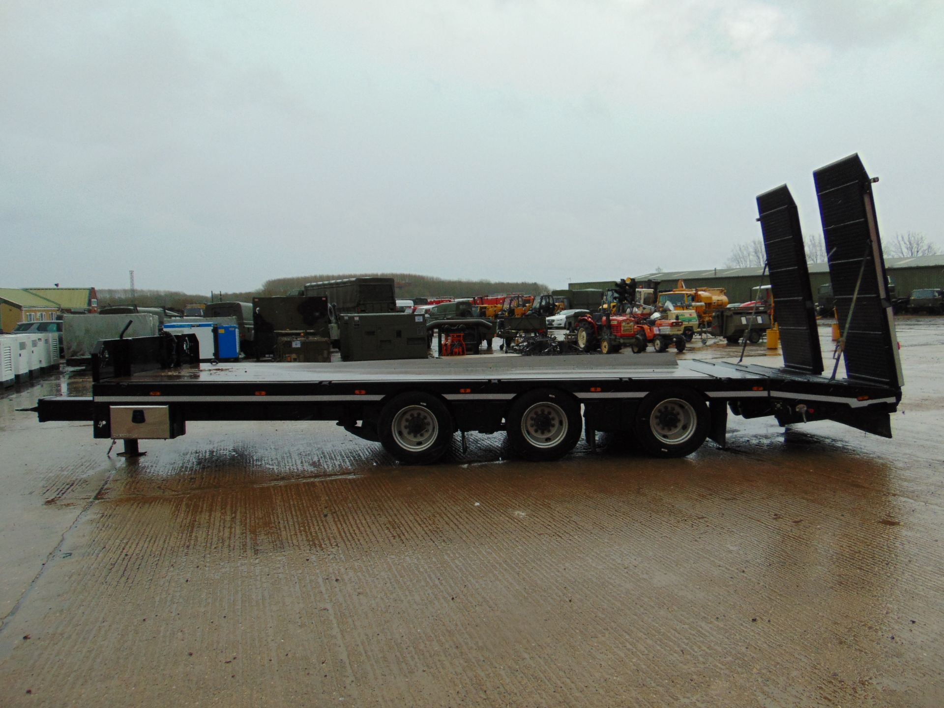 Unused 2018 Chieftain 3 Axle Draw Bar Low Loader Trailer c/w Hydraulic Ramps - Image 4 of 21