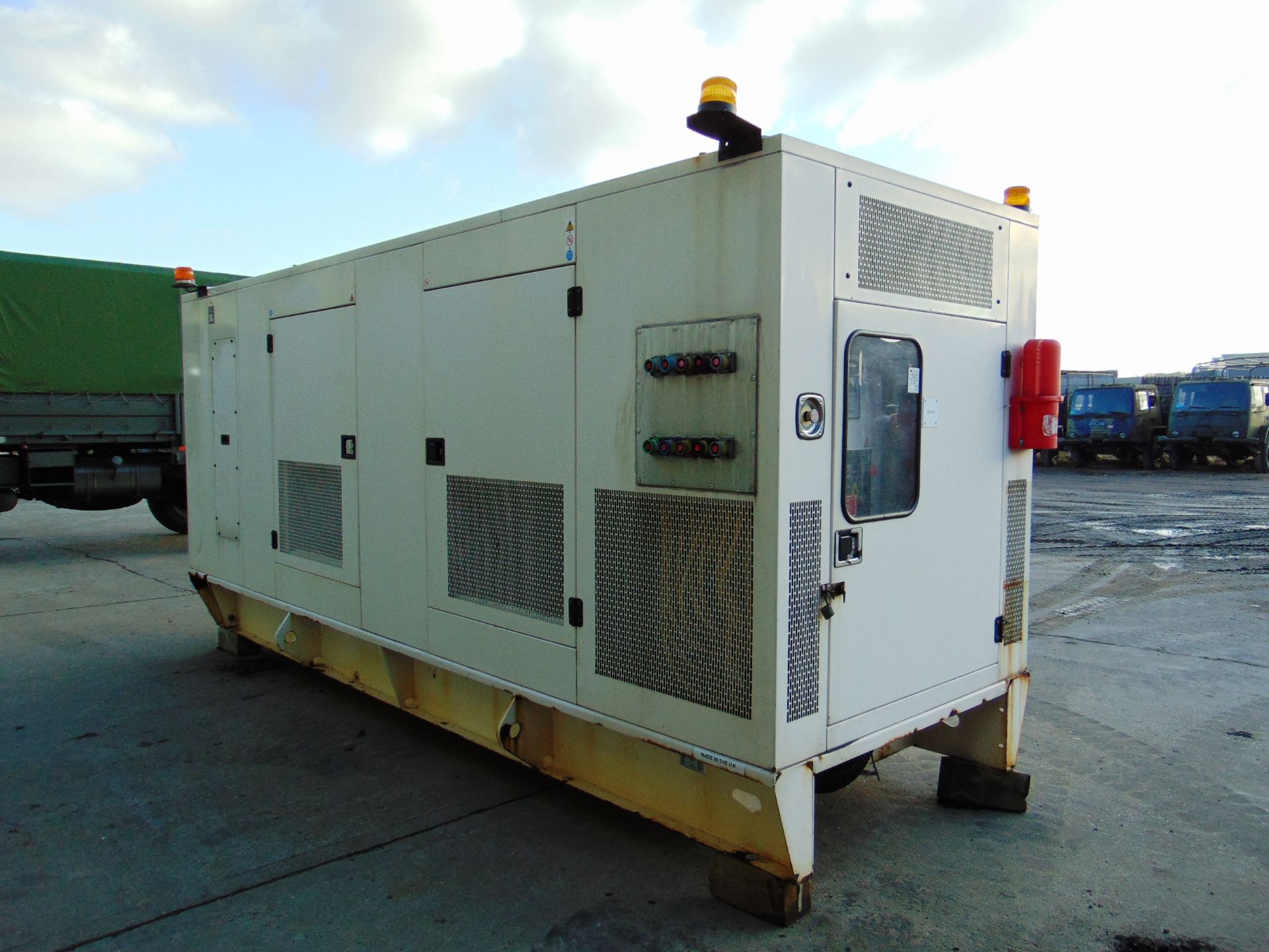 FG Wilson P500P2 500 KVA Silent Perkins Diesel Generator ONLY 3,073 HOURS From Govt. Dept. - Image 4 of 26