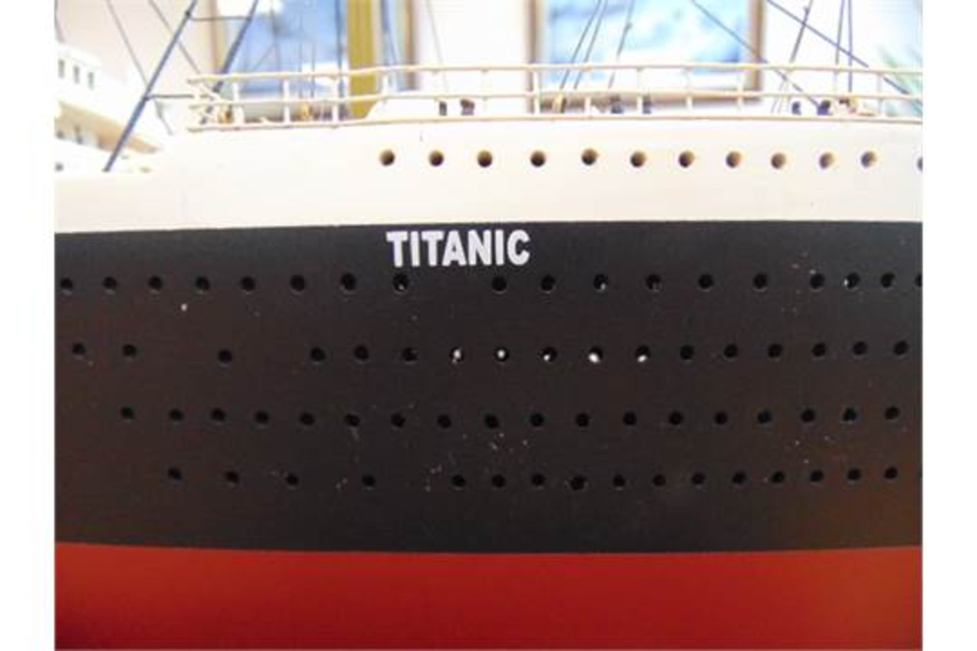 RMS TITANIC HIGHLY DETAILED WOOD SCALE MODEL - Image 9 of 11