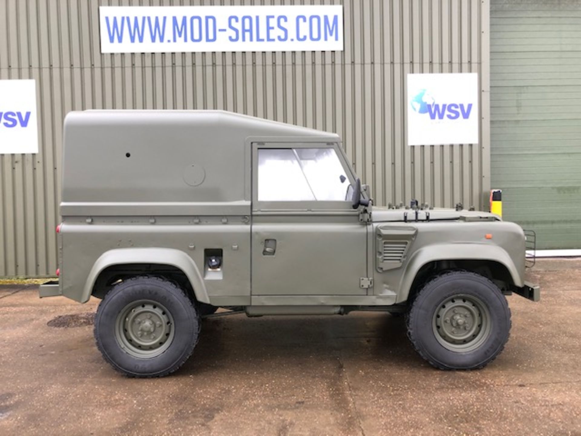 1998 Land Rover Wolf 90 Hard Top with Remus upgrade ONLY 73,650km - approx 45,000 miles! - Image 5 of 42