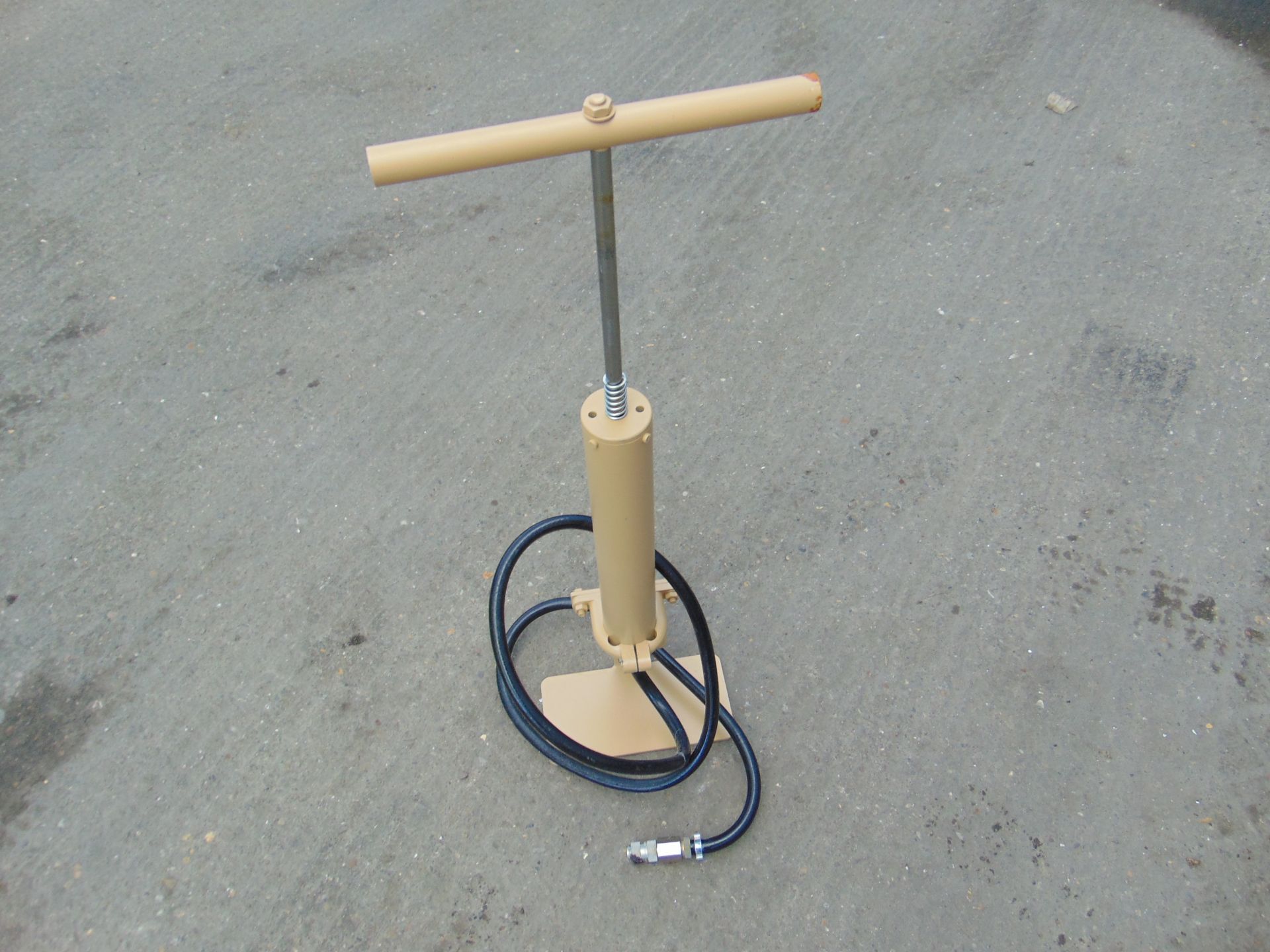 Unissued Clark Mast Pneumatic Hand Pump c/w Airline Assy - Image 2 of 7