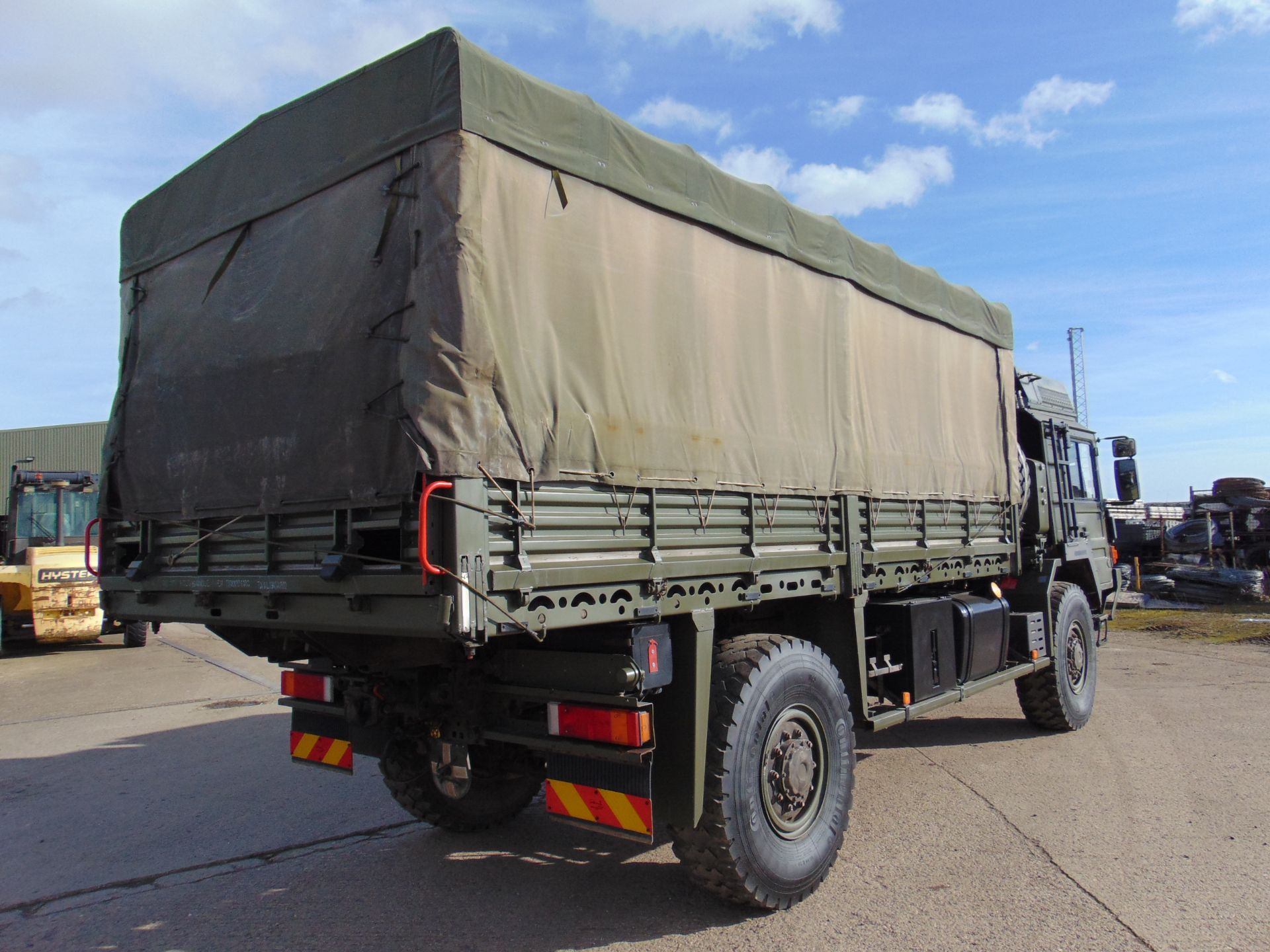 MAN 4X4 HX60 18.330 FLAT BED CARGO TRUCK ONLY 62,493 km! - Image 6 of 27
