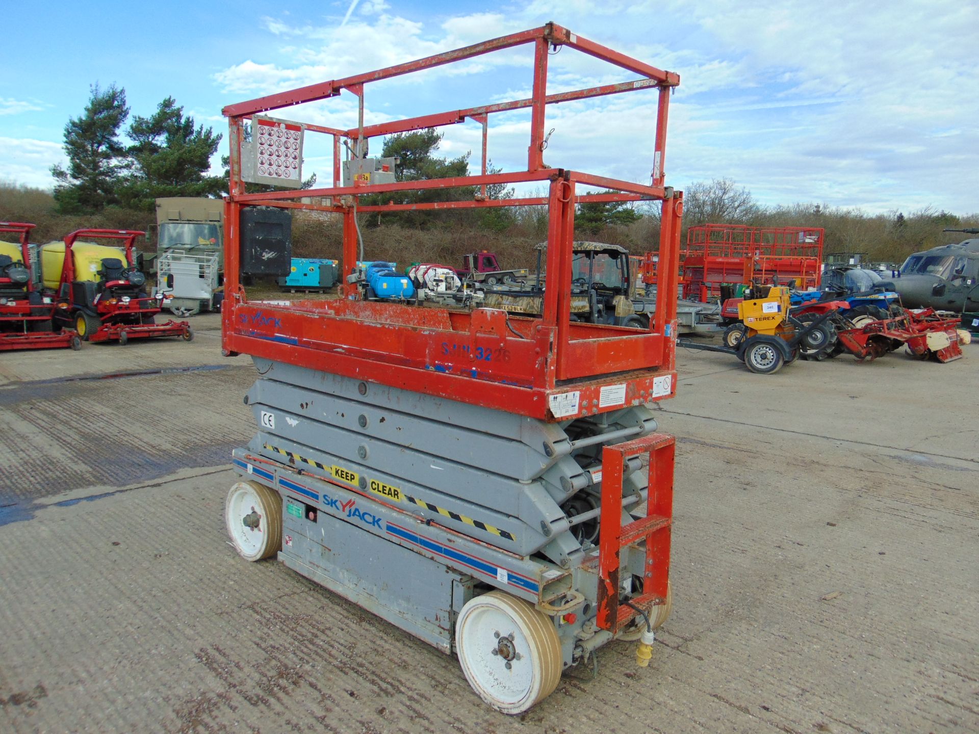 Skyjack SJIII 3226 Electric Scissor Lift Access Platform ONLY 231 Hours! - Image 6 of 18