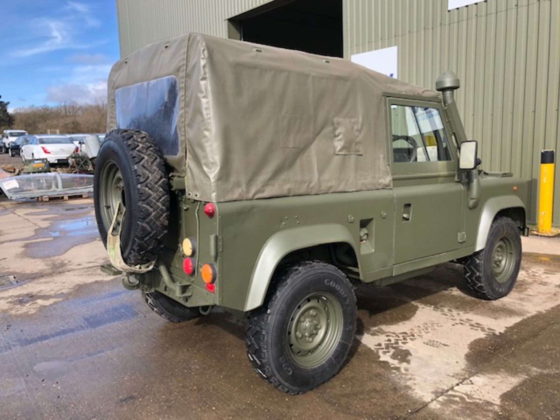 1998 Land Rover Wolf 90 Soft Top with Remus upgrade ONLY 12,162km - approx 7.000 miles! - Image 8 of 48