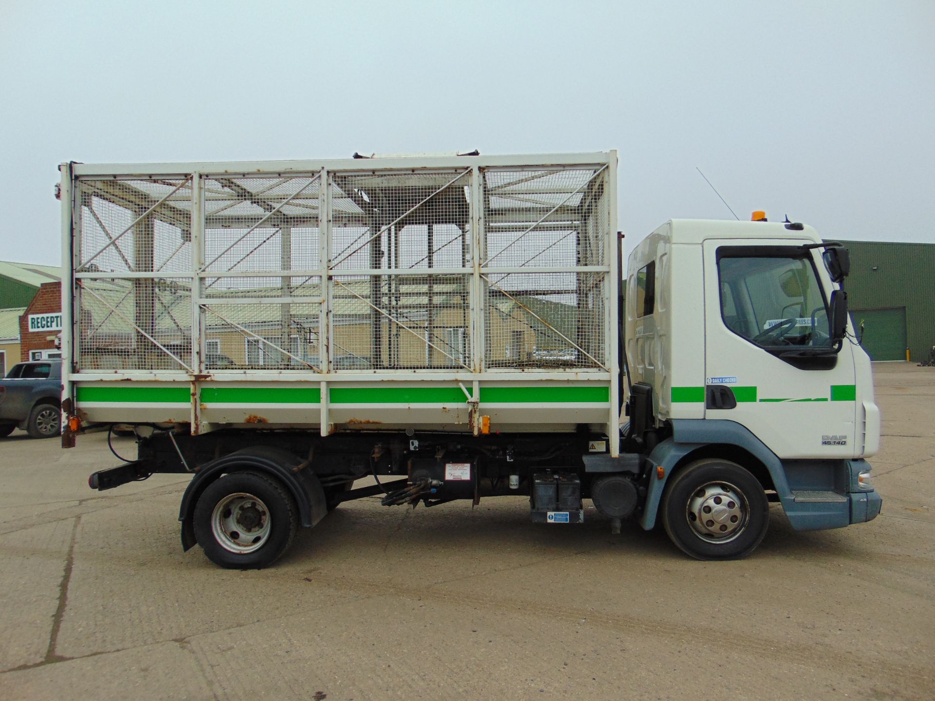 2008 DAF LF 45.140 C/W Refuse Cage, Rear Tipping Body and Side Bin Lift 89,000 KMS Only. - Image 8 of 27