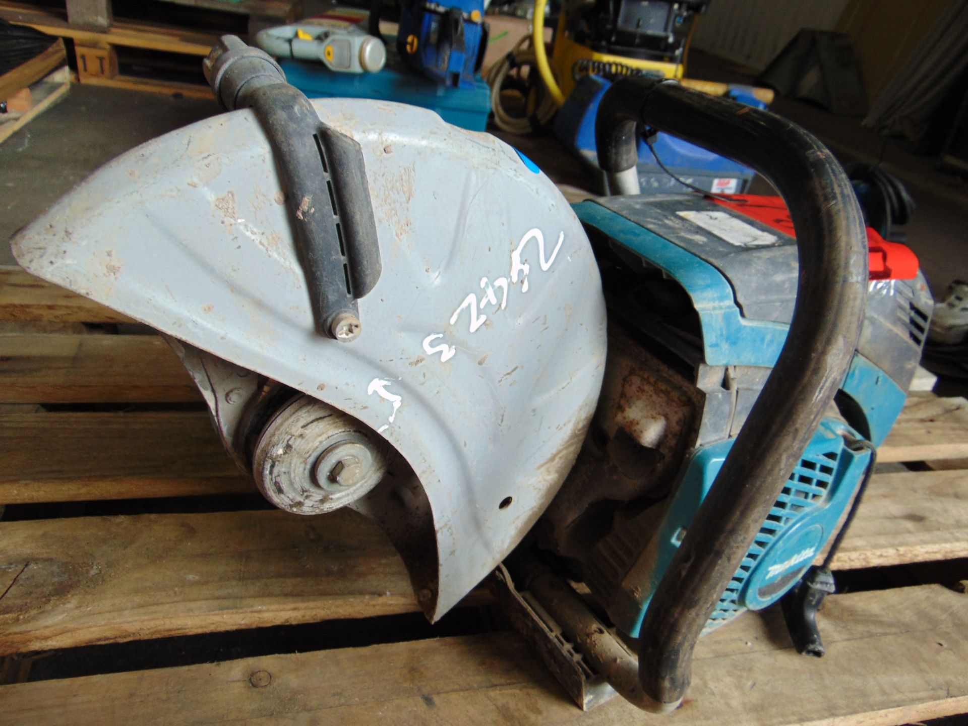 Makita EK6100 Petrol Cut Off Saw Concrete / Steel Chop Saw / Disc Cutter - Image 3 of 5