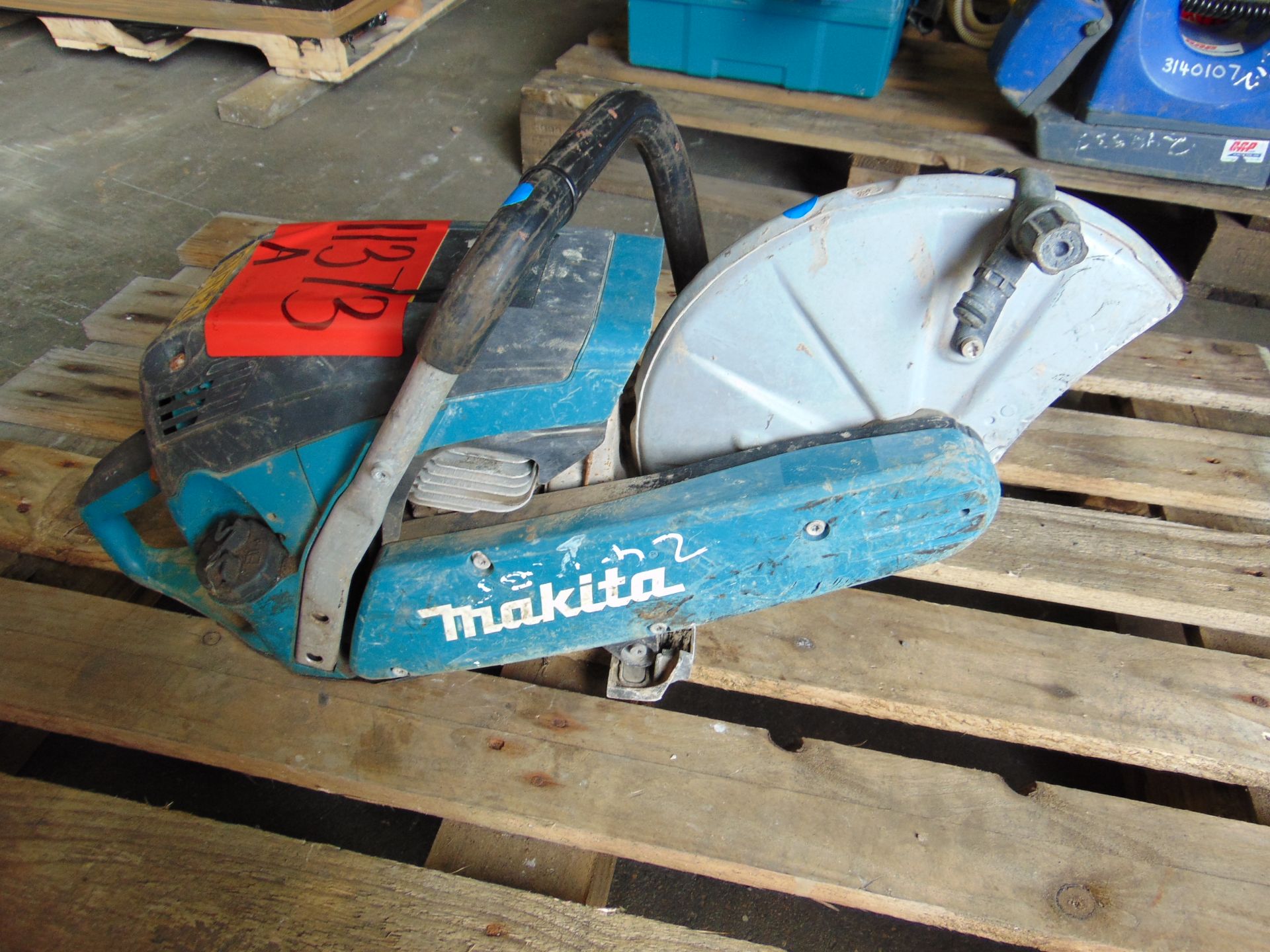 Makita EK6100 Petrol Cut Off Saw Concrete / Steel Chop Saw / Disc Cutter - Image 2 of 5