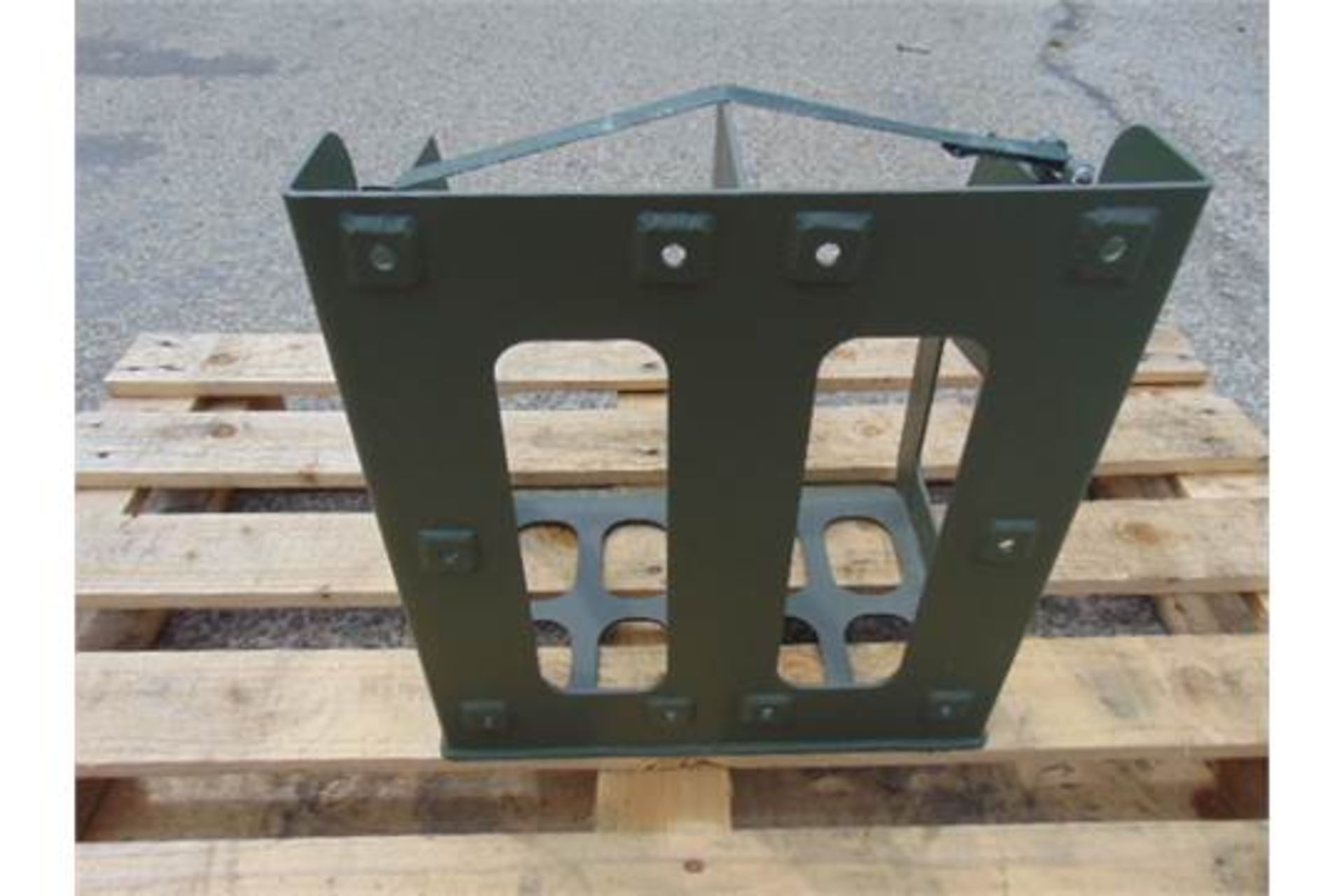 Vehicle Twin Jerry Can Rack - Image 4 of 5