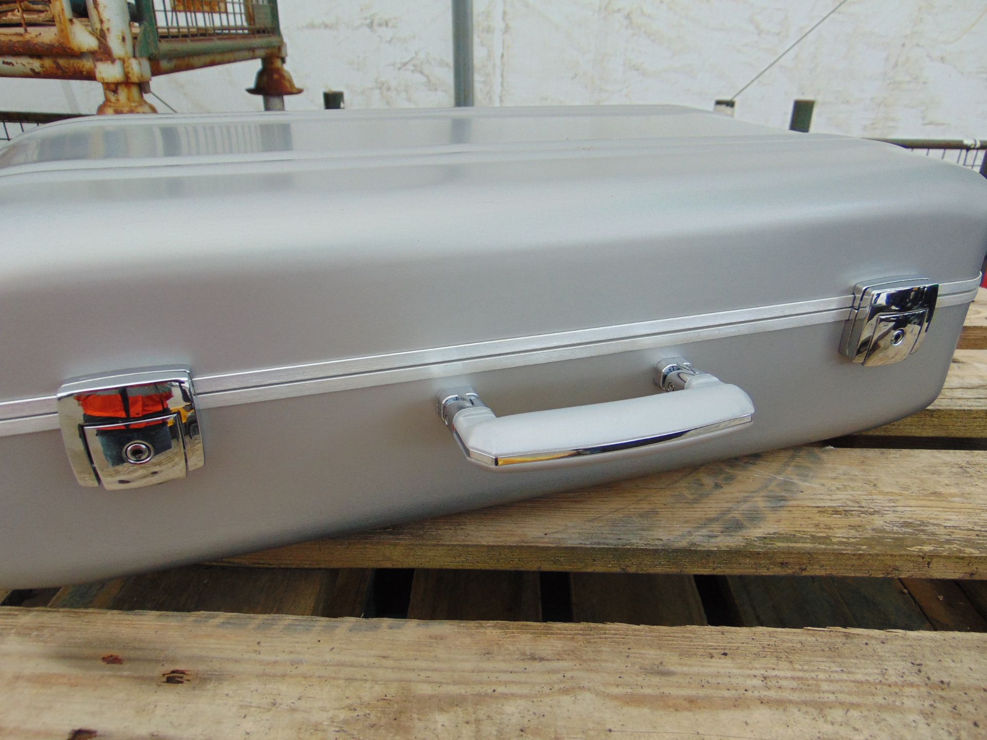 Unissued High Quality Lockable Aluminium Case with keys etc - Image 3 of 5