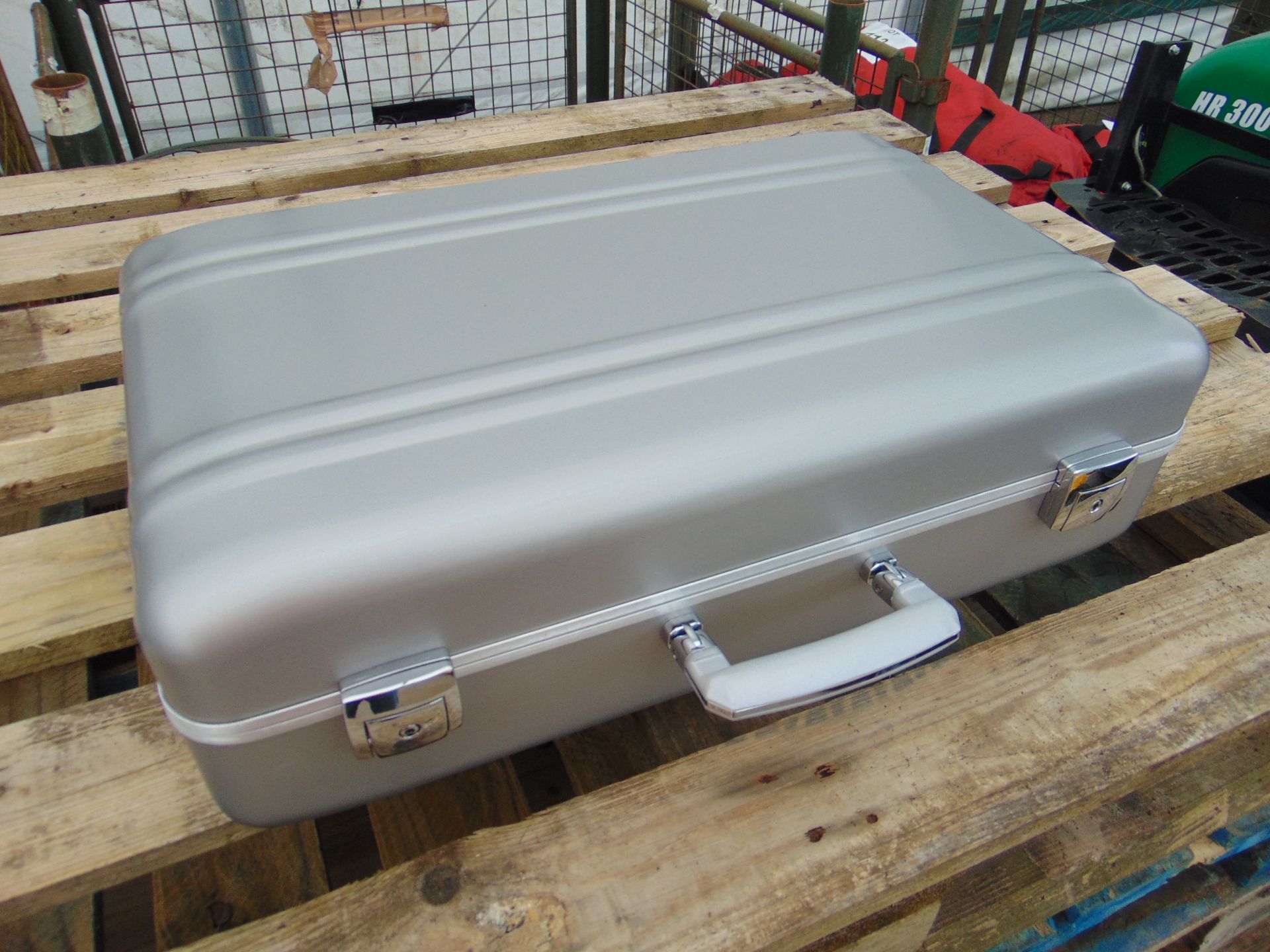 Unissued High Quality Lockable Aluminium Case with keys etc - Image 2 of 5