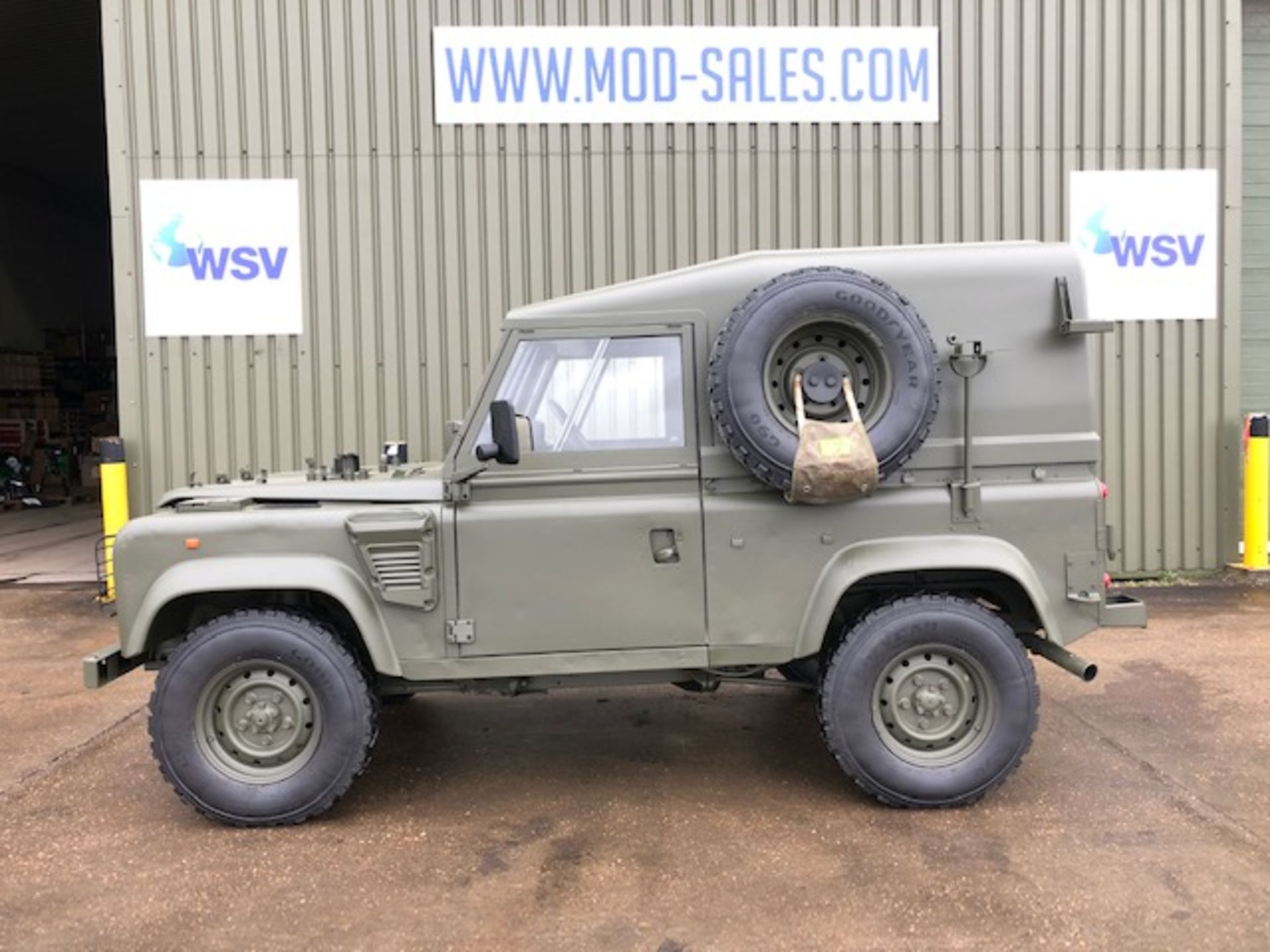 1998 Land Rover Wolf 90 Hard Top with Remus upgrade ONLY 73,650km - approx 45,000 miles! - Image 4 of 42