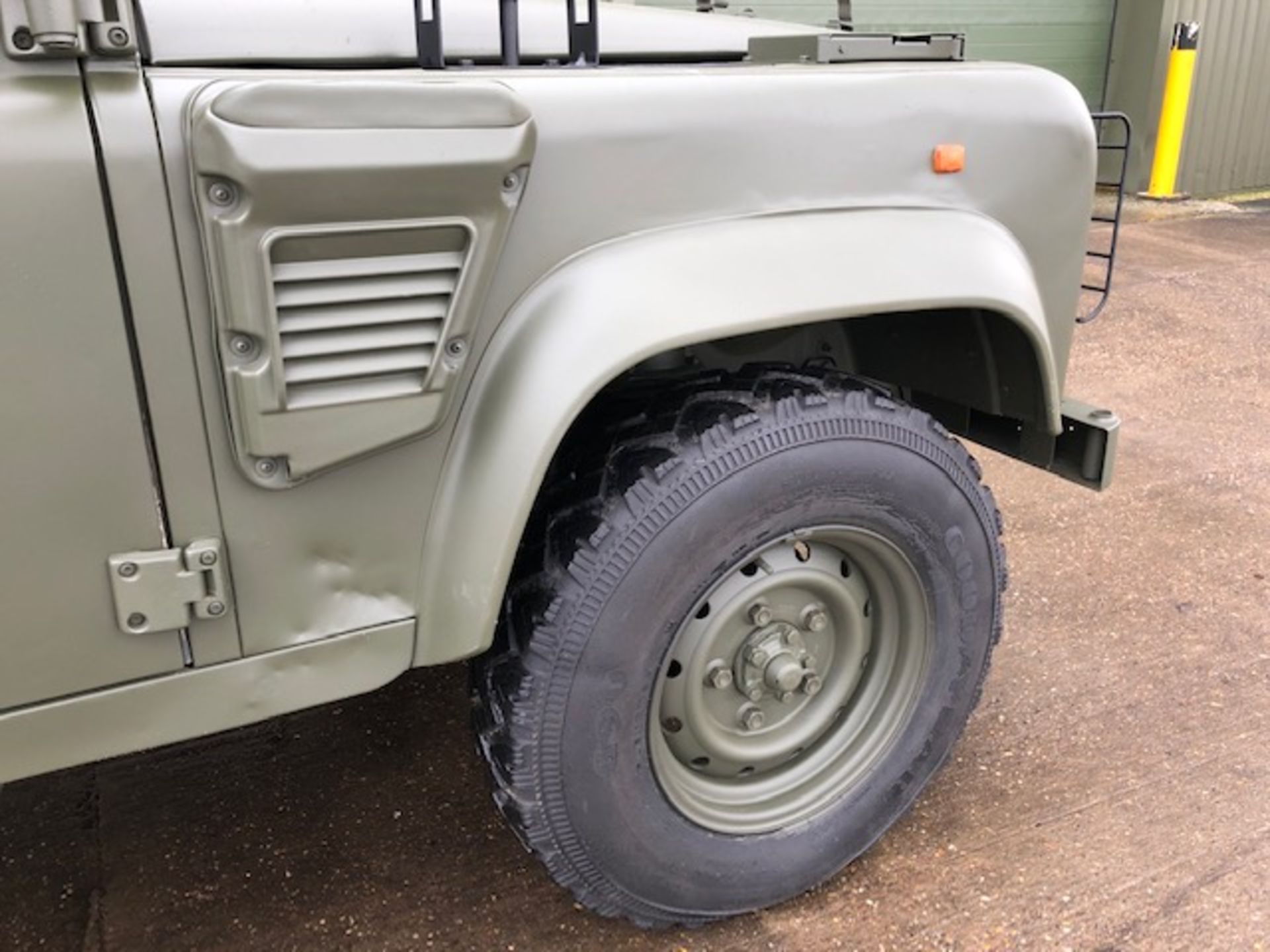 1998 Land Rover Wolf 90 Hard Top with Remus upgrade ONLY 73,650km - approx 45,000 miles! - Image 18 of 42