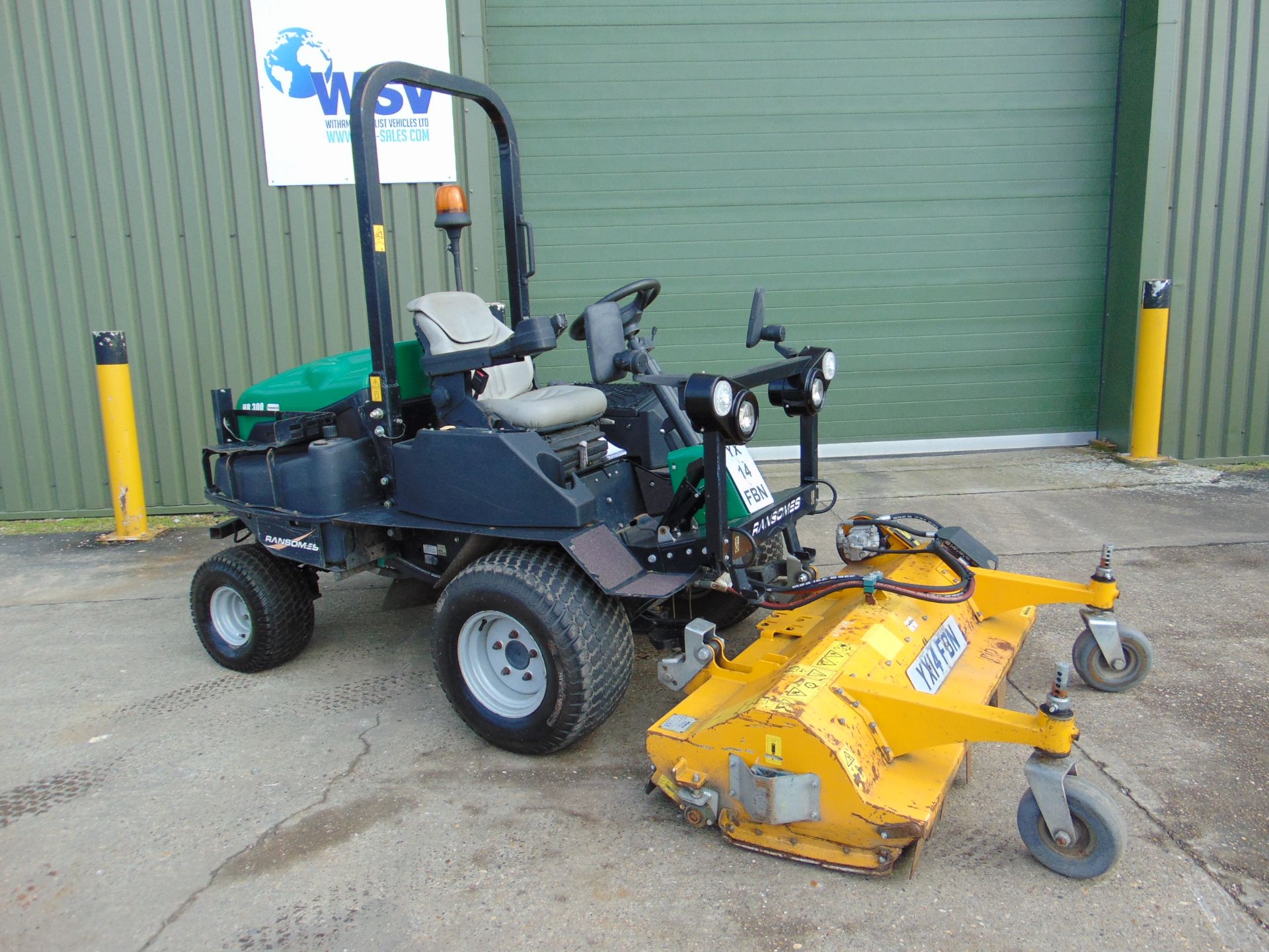 2014 Ransomes HR300 C/W Muthing Outfront Flail Mower ONLY 2,203 HOURS!