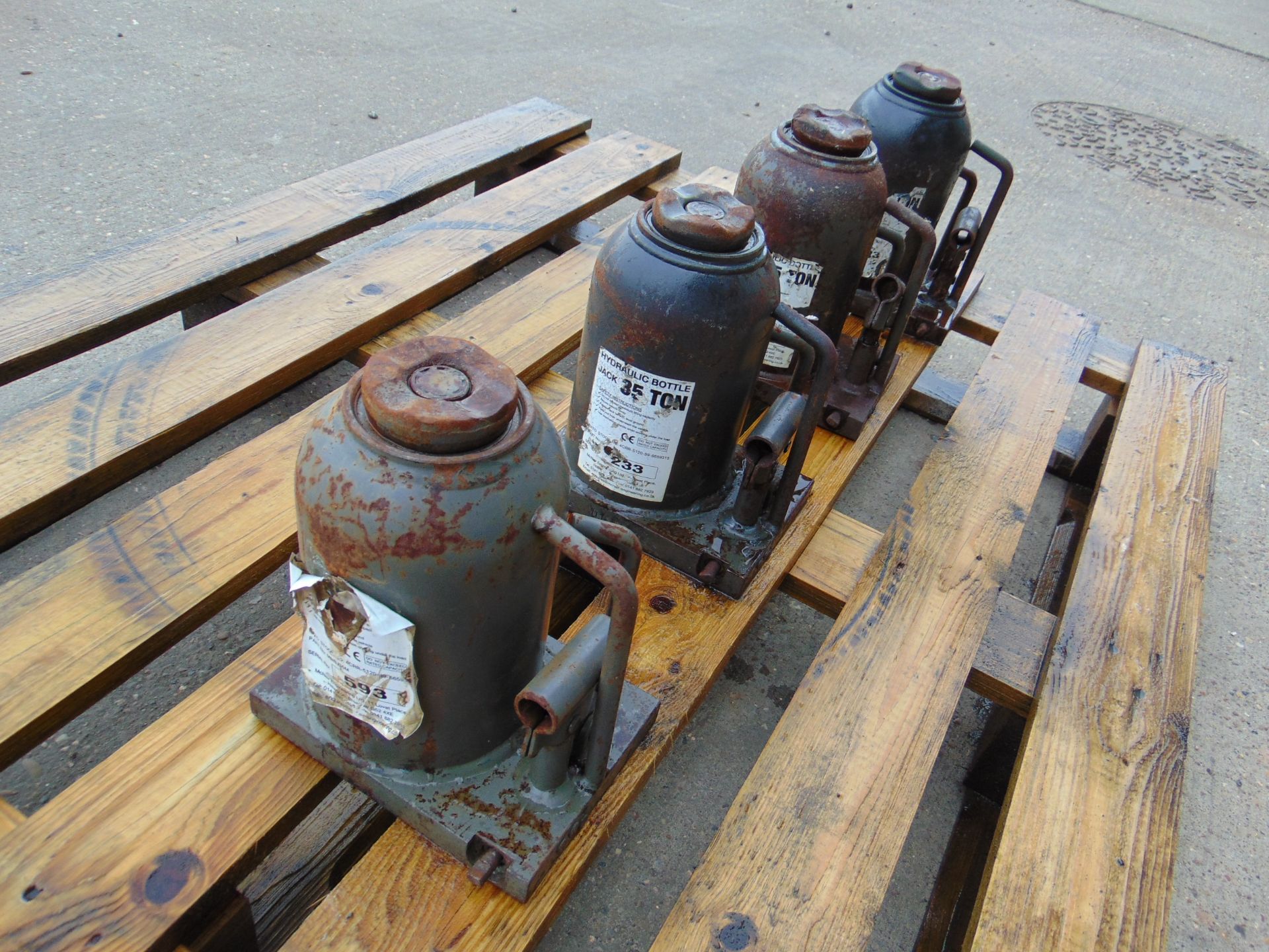 Q 4 x McNair Engineering 35 Tonne Hydraulic Jacks