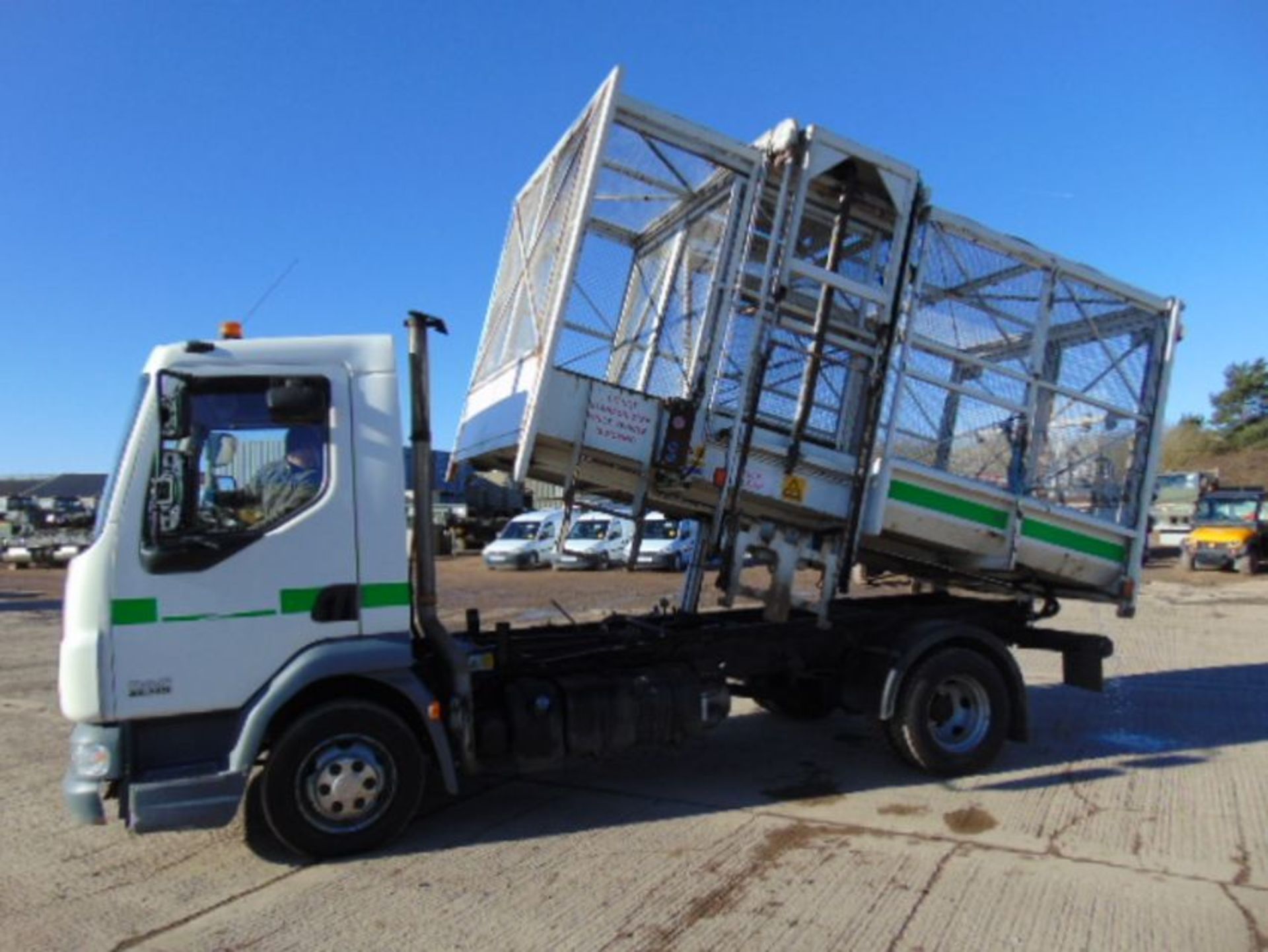 2008 DAF LF 45.140 C/W Refuse Cage, Rear Tipping Body and Side Bin Lift 89,000 KMS Only. - Image 11 of 27