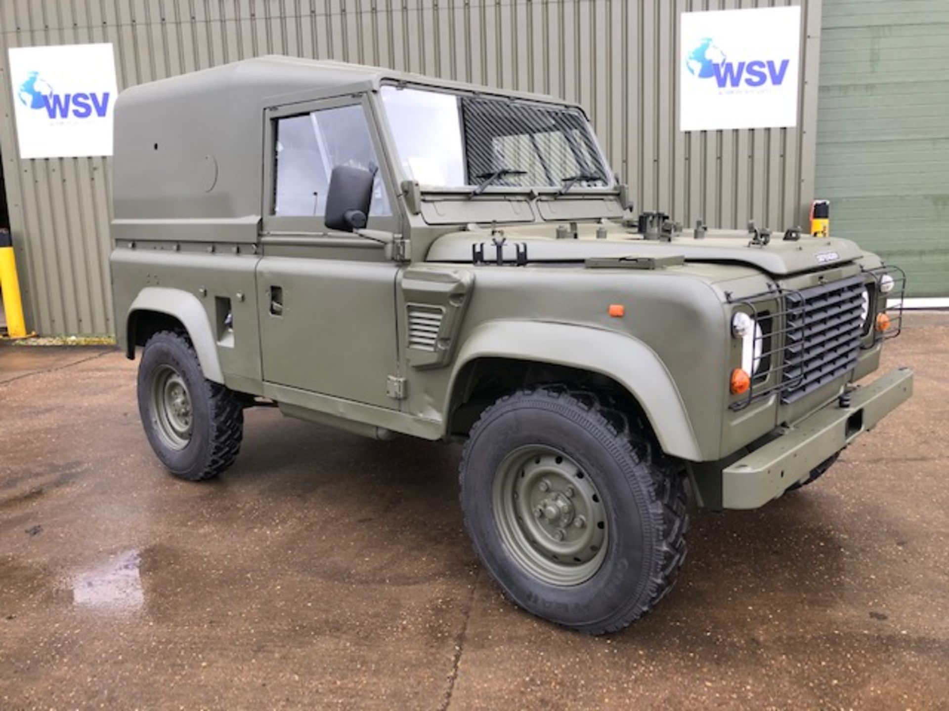 1998 Land Rover Wolf 90 Hard Top with Remus upgrade ONLY 73,650km - approx 45,000 miles!