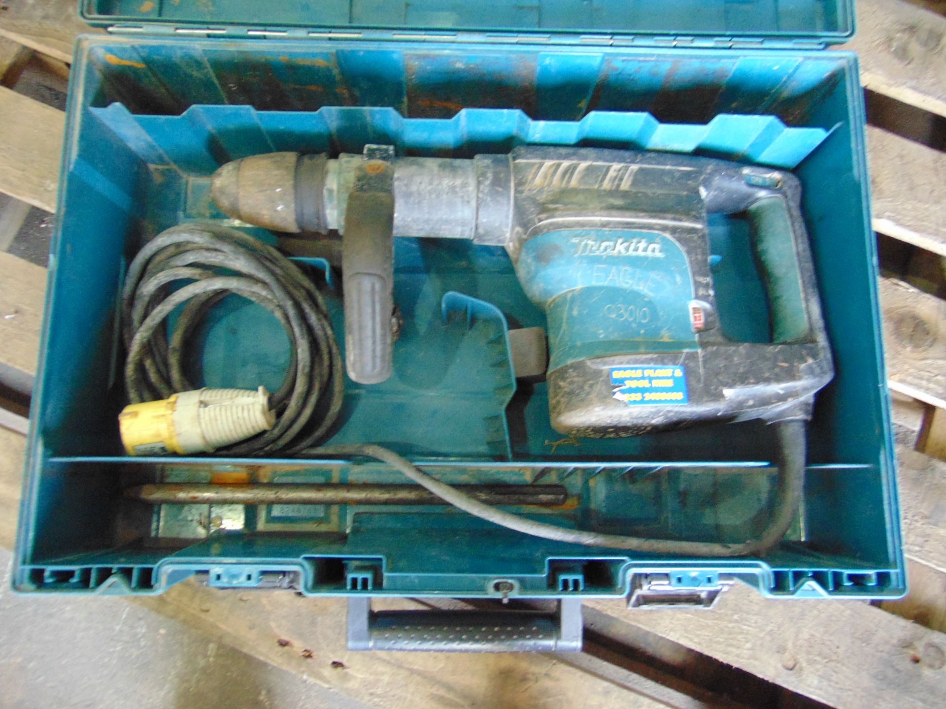 Makita HM1101C SDS-Max Demolition Hammer