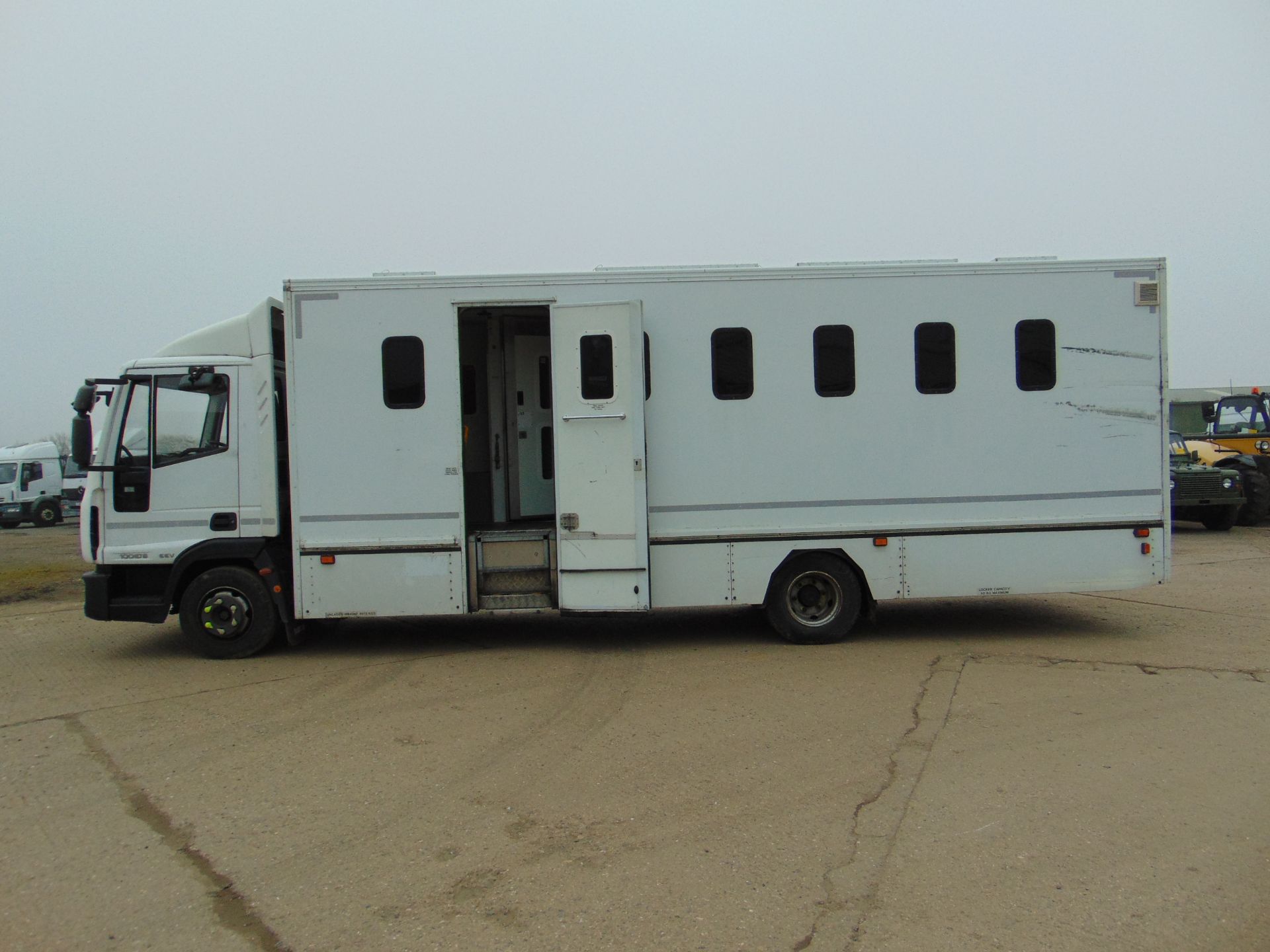 2011 Iveco Eurocargo 100E18 Day Cab Box Van 4x2 3.9L Diesel - Prison/Secure Transport Vehicle - Image 4 of 28