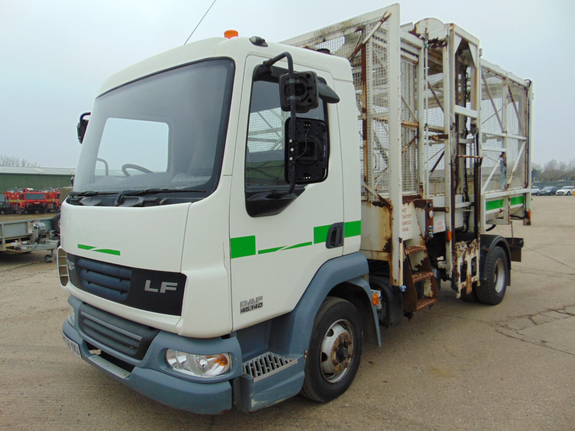 2008 DAF LF 45.140 C/W Refuse Cage, Rear Tipping Body and Side Bin Lift 89,000 KMS Only. - Image 3 of 27