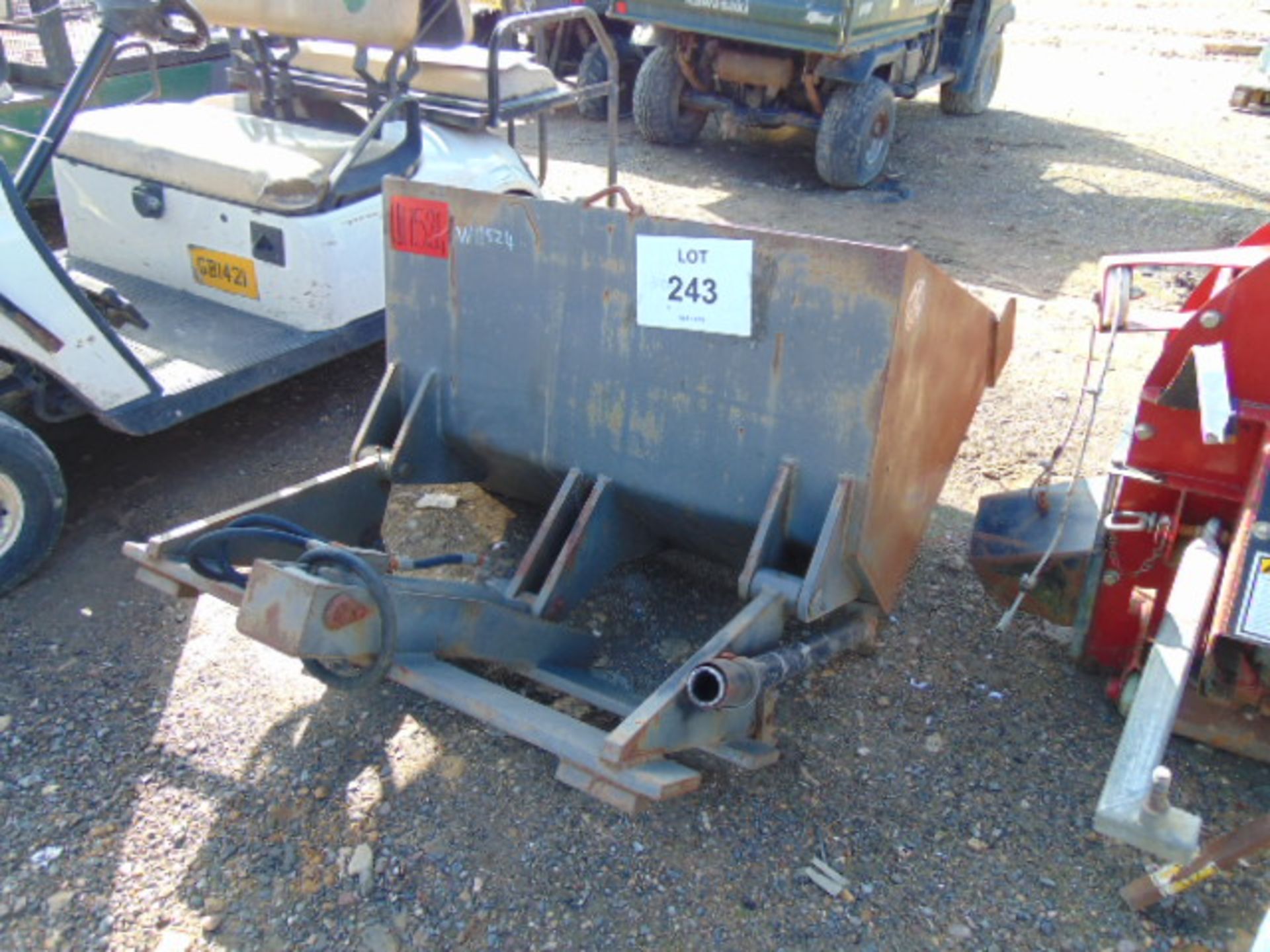 FORKLIFT MOUNTED LOADER BUCKED C/W BACKPLATE AND RAMS - Image 3 of 5