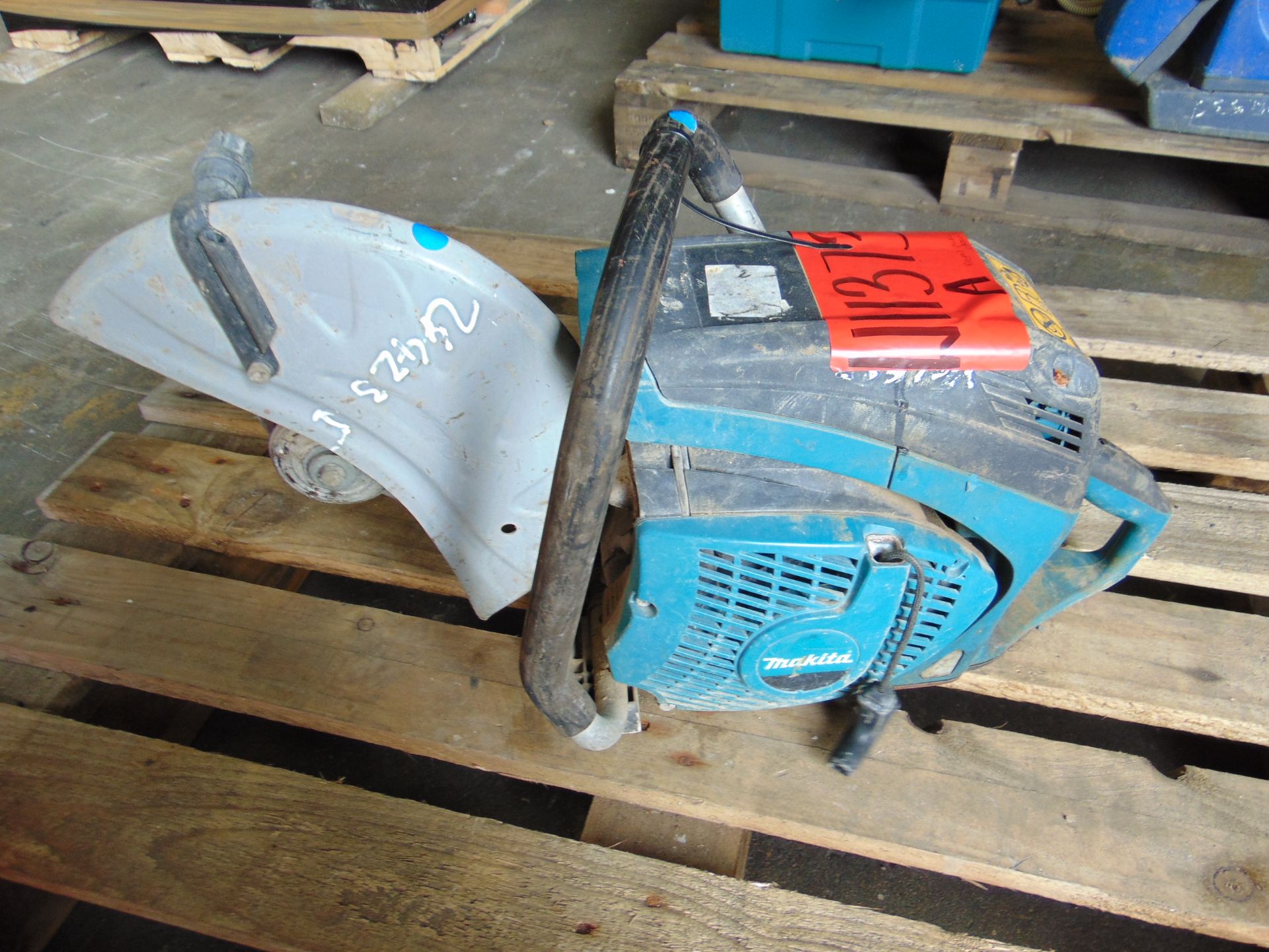 Makita EK6100 Petrol Cut Off Saw Concrete / Steel Chop Saw / Disc Cutter