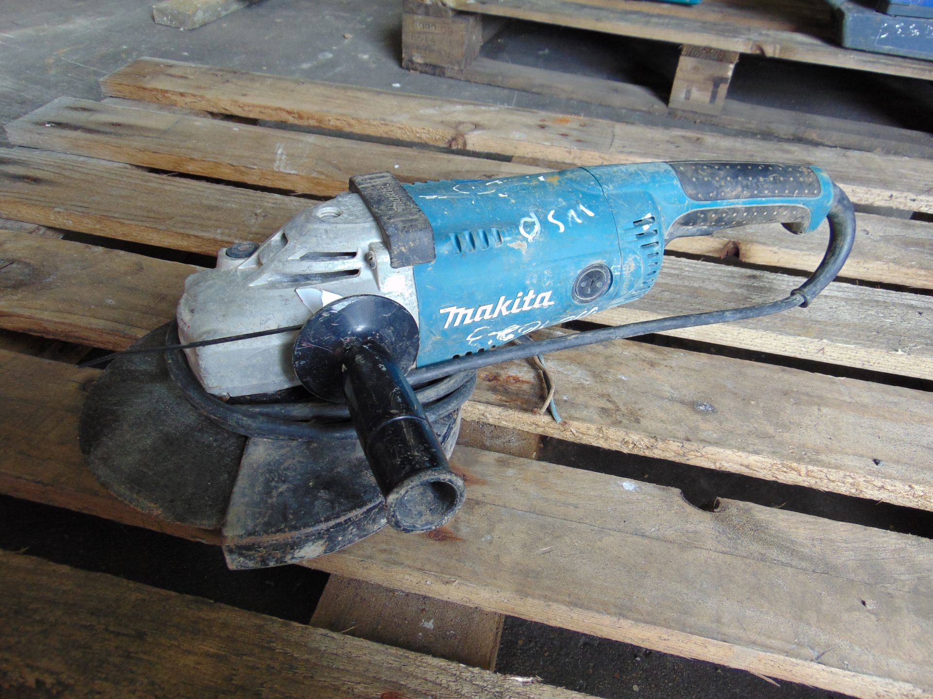 Makita GA9020 230mm Angle Grinder