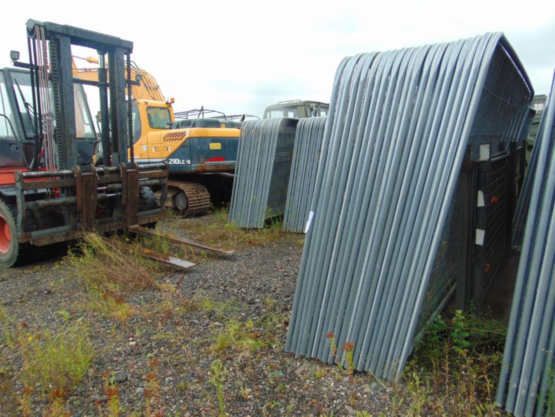 17 x New unissued Heras Style Fencing Panels 3.5m x 2m galvanized c/w with feet - Image 2 of 4