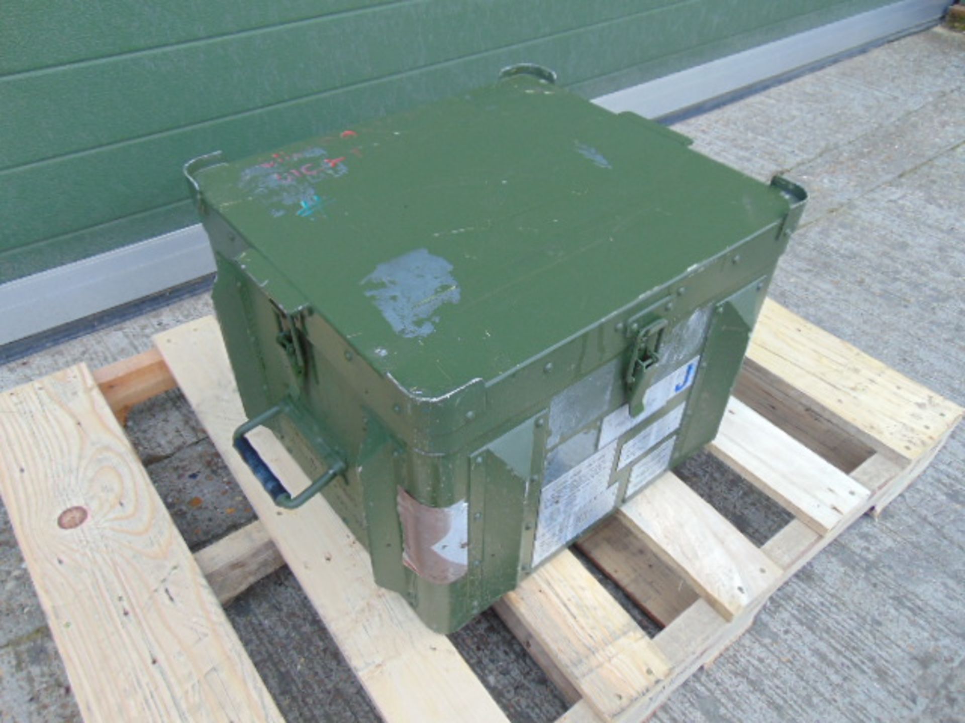 Heavy Duty Aluminium Waterproof Secure Storage Box as shown - Image 2 of 6