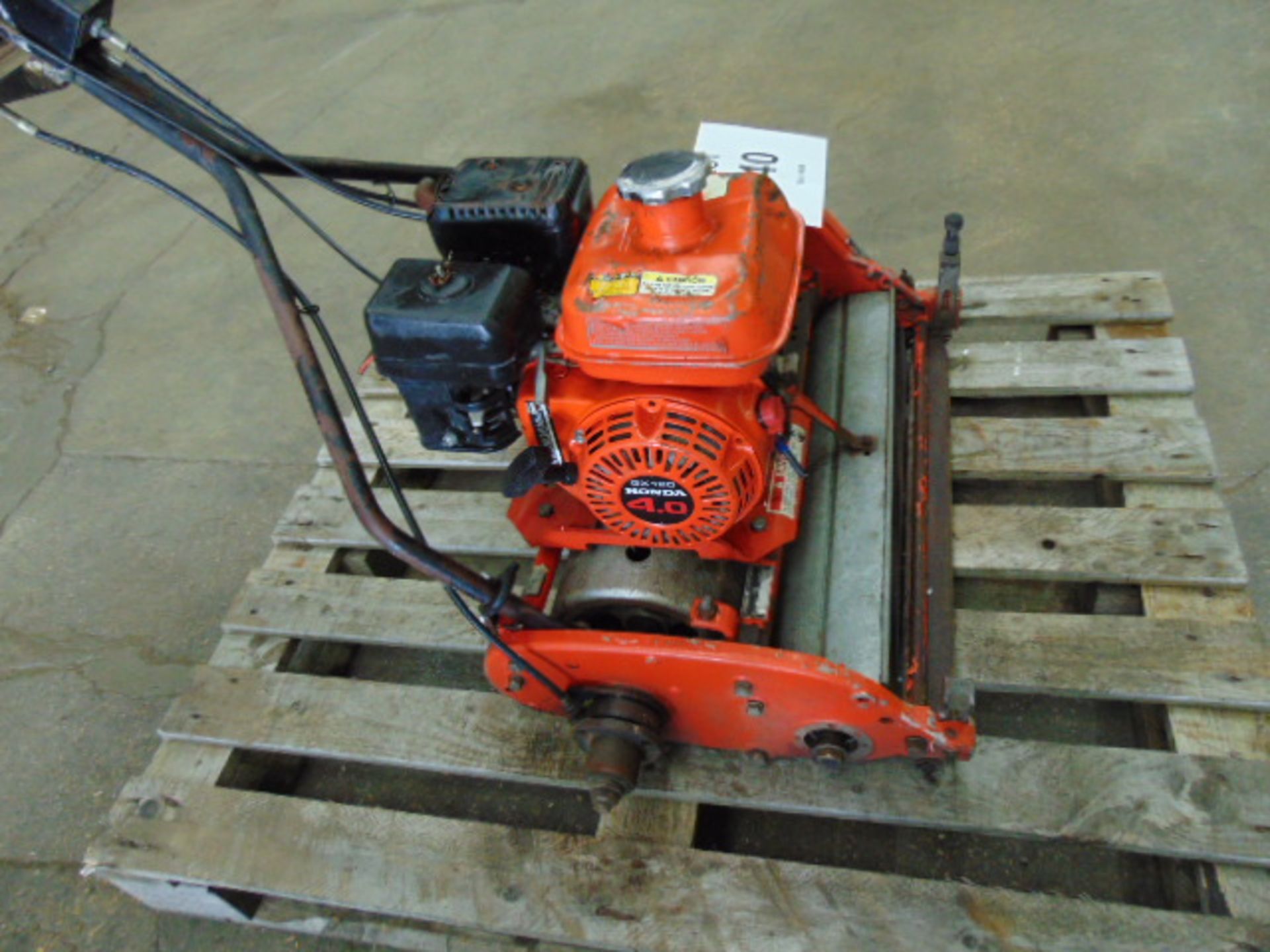 JACOBSEN 26 INCH CUT PROFFESSIONAL CYLINDER MOWER WITH 4 HP GX 120 ENGINE - Image 6 of 8