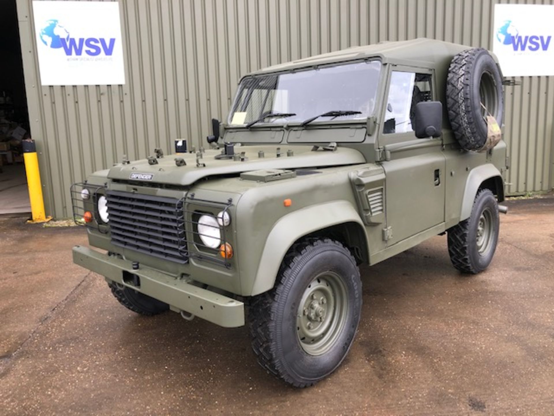 1998 Land Rover Wolf 90 Hard Top with Remus upgrade ONLY 73,650km - approx 45,000 miles! - Image 32 of 42