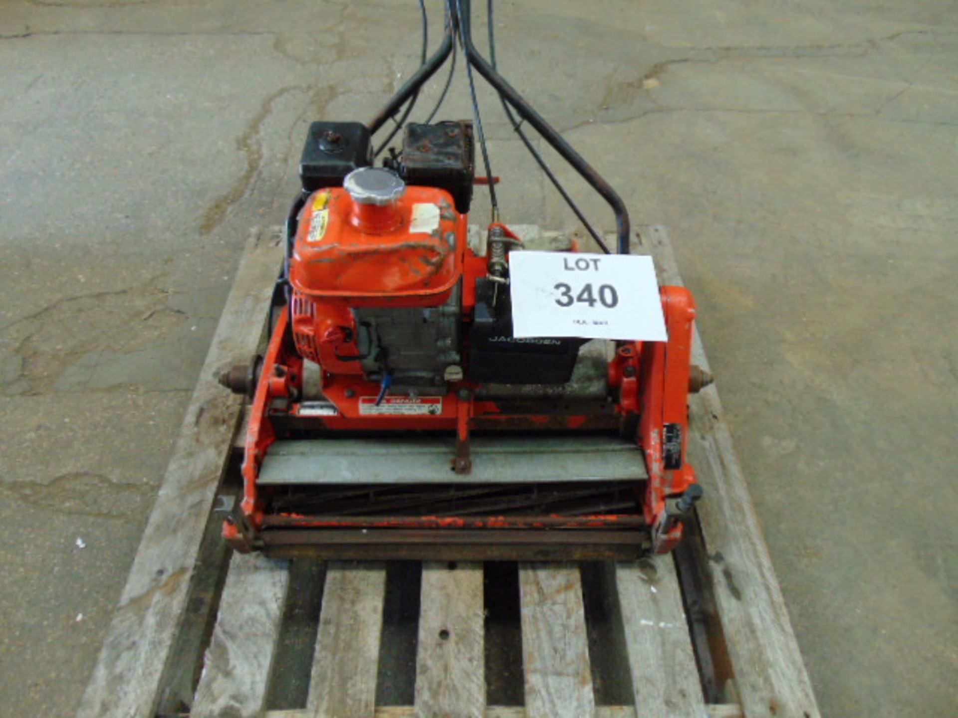 JACOBSEN 26 INCH CUT PROFFESSIONAL CYLINDER MOWER WITH 4 HP GX 120 ENGINE - Image 3 of 8