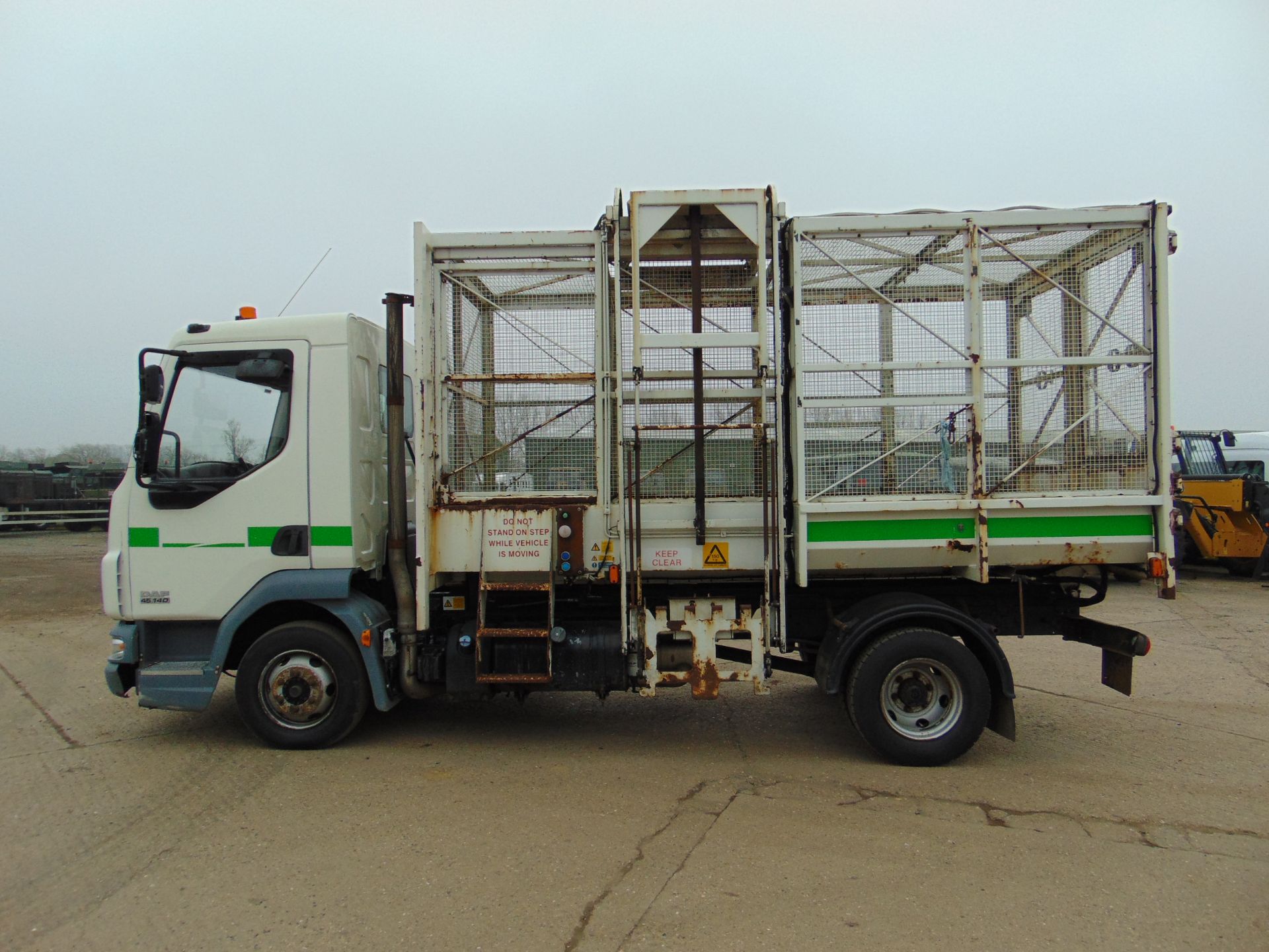 2008 DAF LF 45.140 C/W Refuse Cage, Rear Tipping Body and Side Bin Lift 89,000 KMS Only. - Image 4 of 27