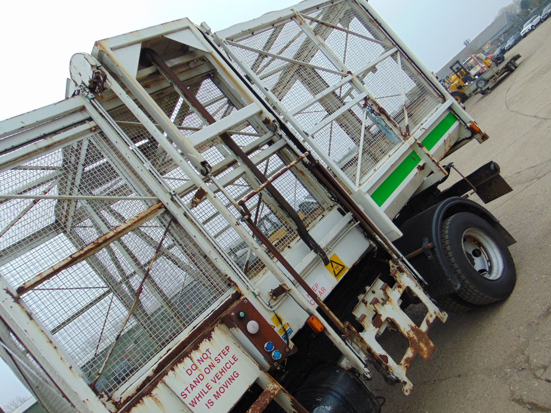 2008 DAF LF 45.140 C/W Refuse Cage, Rear Tipping Body and Side Bin Lift 89,000 KMS Only. - Image 9 of 27