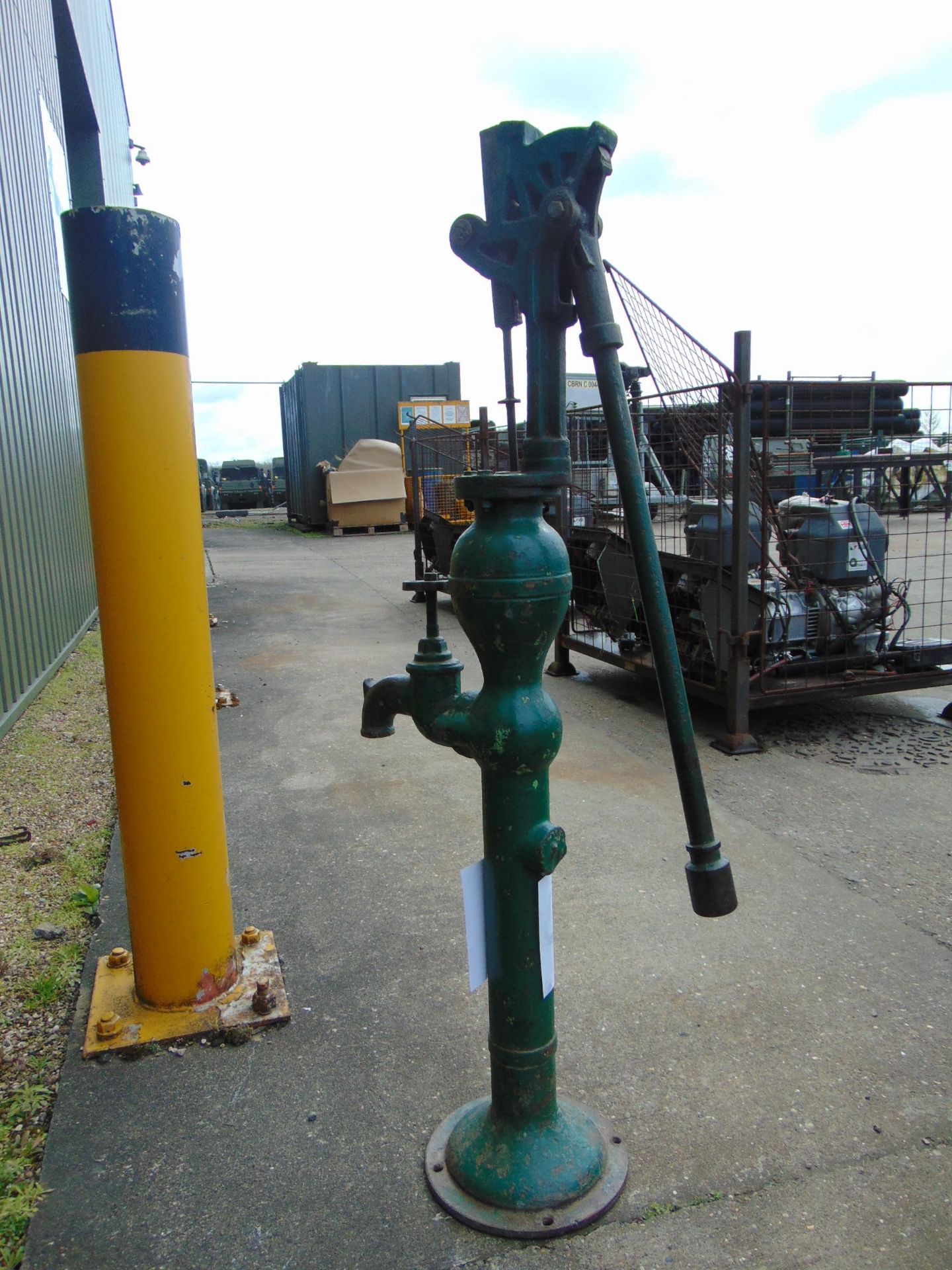 GENUINE ANTIQUE FULL SIZE CAST IRON WATER PUMP - Image 5 of 5