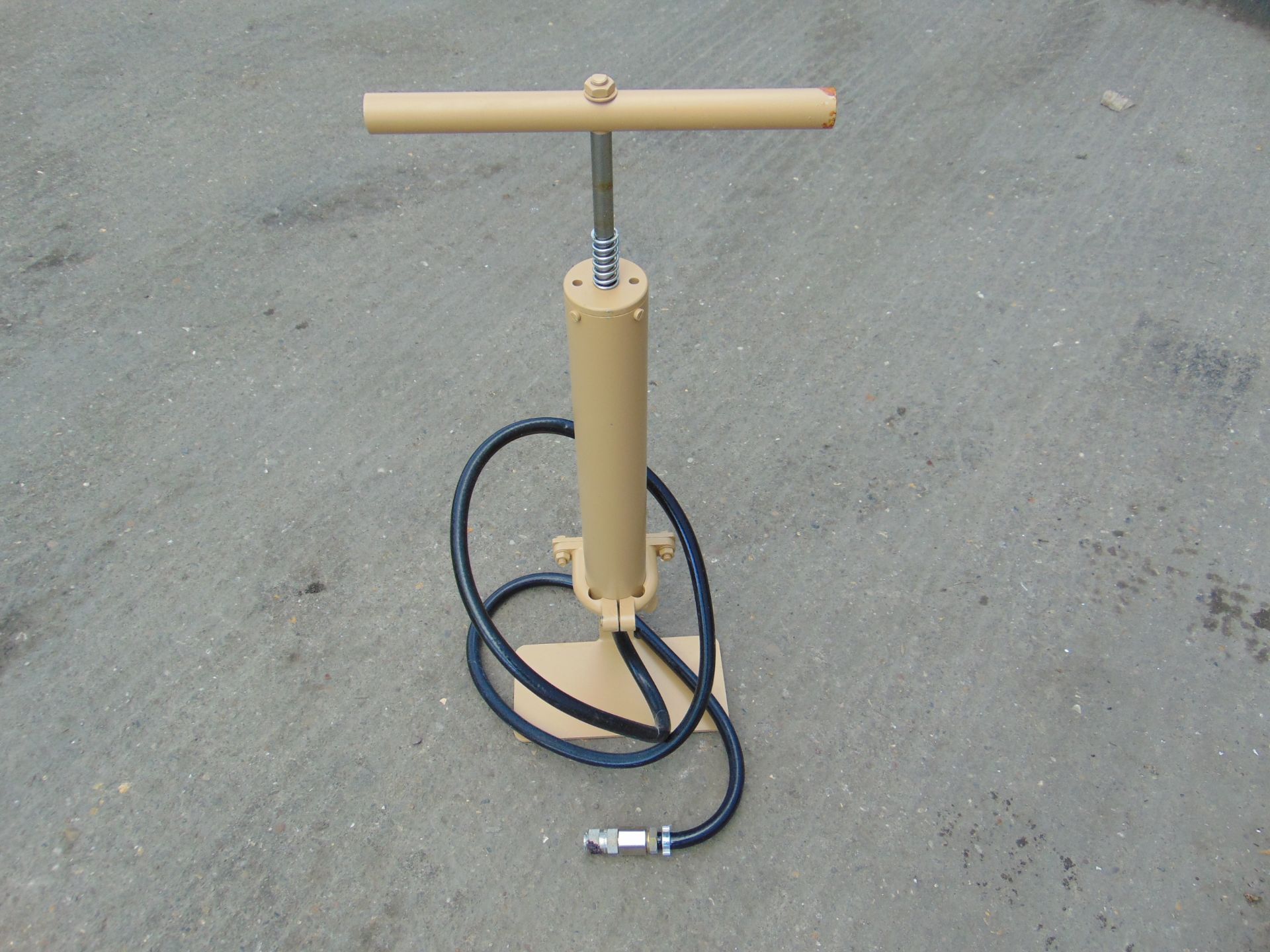 Unissued Clark Mast Pneumatic Hand Pump c/w Airline Assy - Image 3 of 7