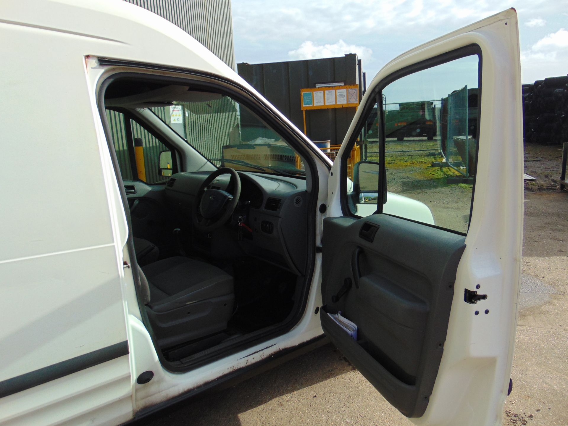 1 Owner Ex Council 2005 Ford Transit Connect T220L Panel Van - Image 15 of 21