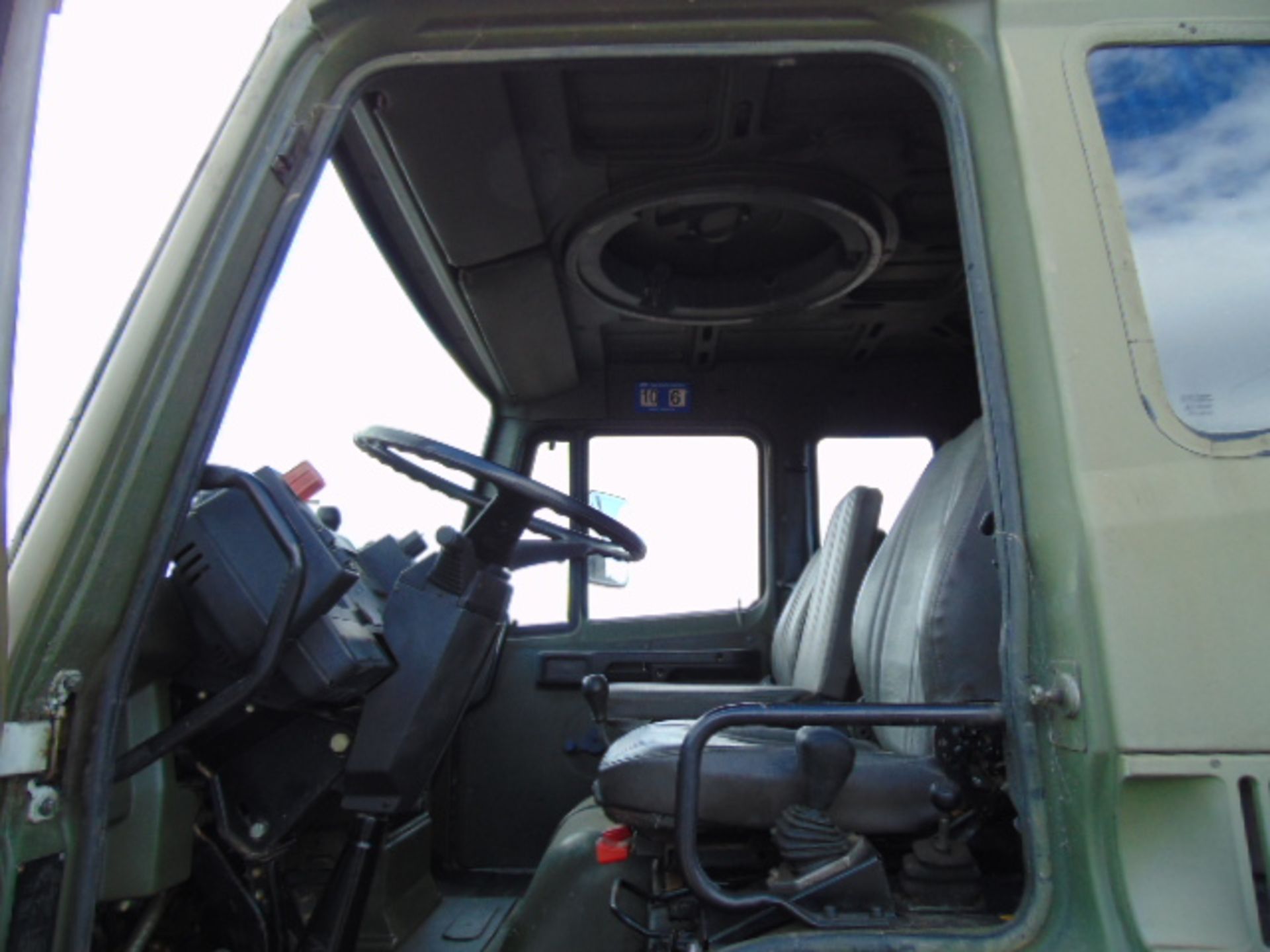 Left Hand Drive Leyland Daf 45/150 4 x 4 fitted with Hydraulic Winch ( operates Front and Rear ) - Image 13 of 25