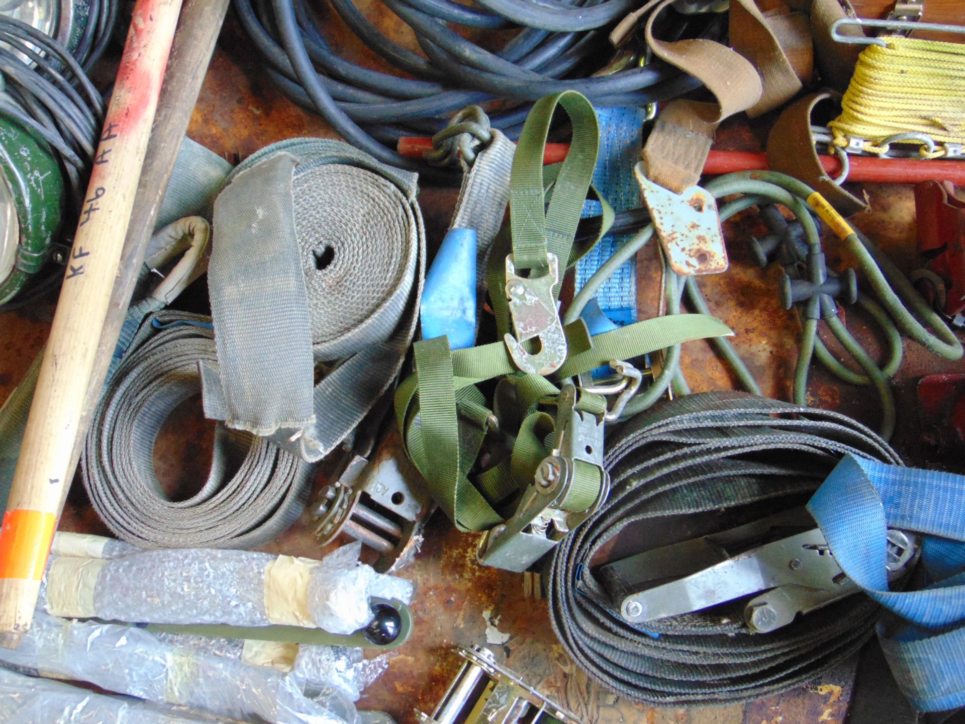 SEARCH LIGHTS, LAND ROVER JACKS, TYRE INFLATORS, TOW ROPES, RATCHET STRAPS ETC - Image 5 of 8