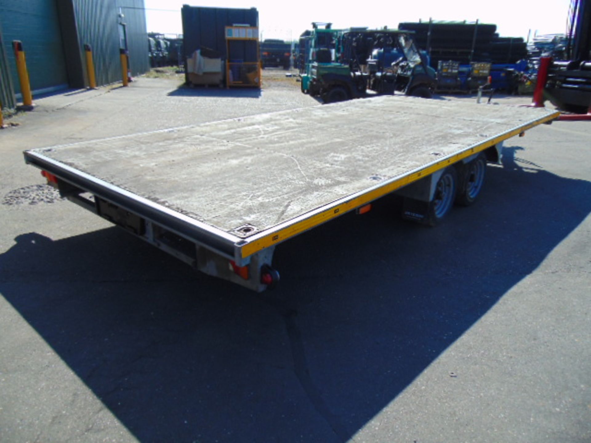 Very High Specification Bateson Twin Axle Flatbed 3.5 Tonne Transporter Trailer with Ramps - Image 7 of 16